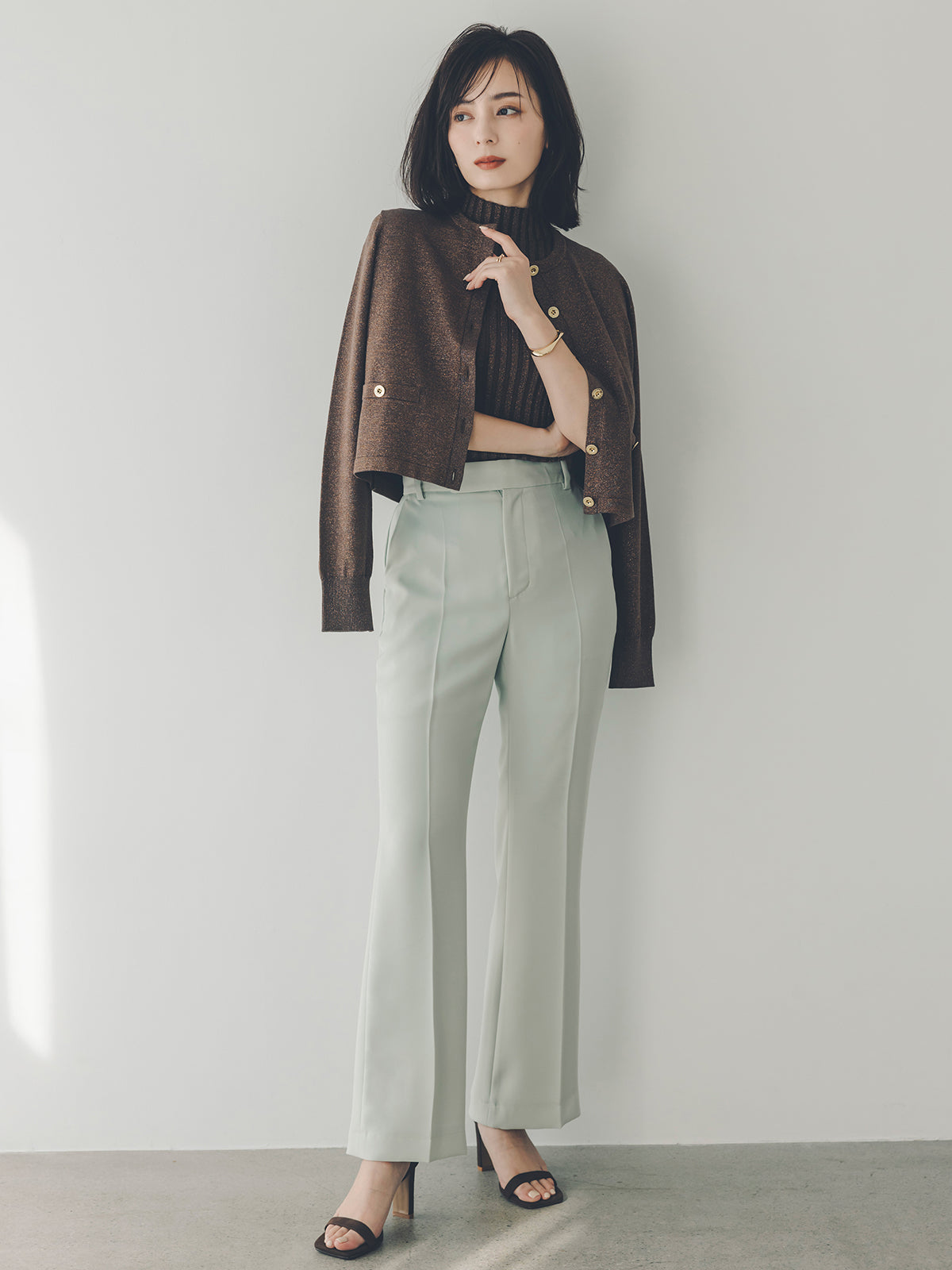 スリムフィットセミフレアパンツ