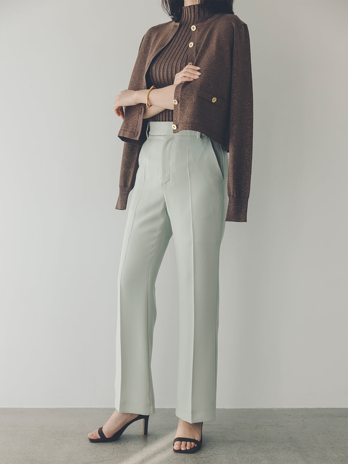 スリムフィットセミフレアパンツ