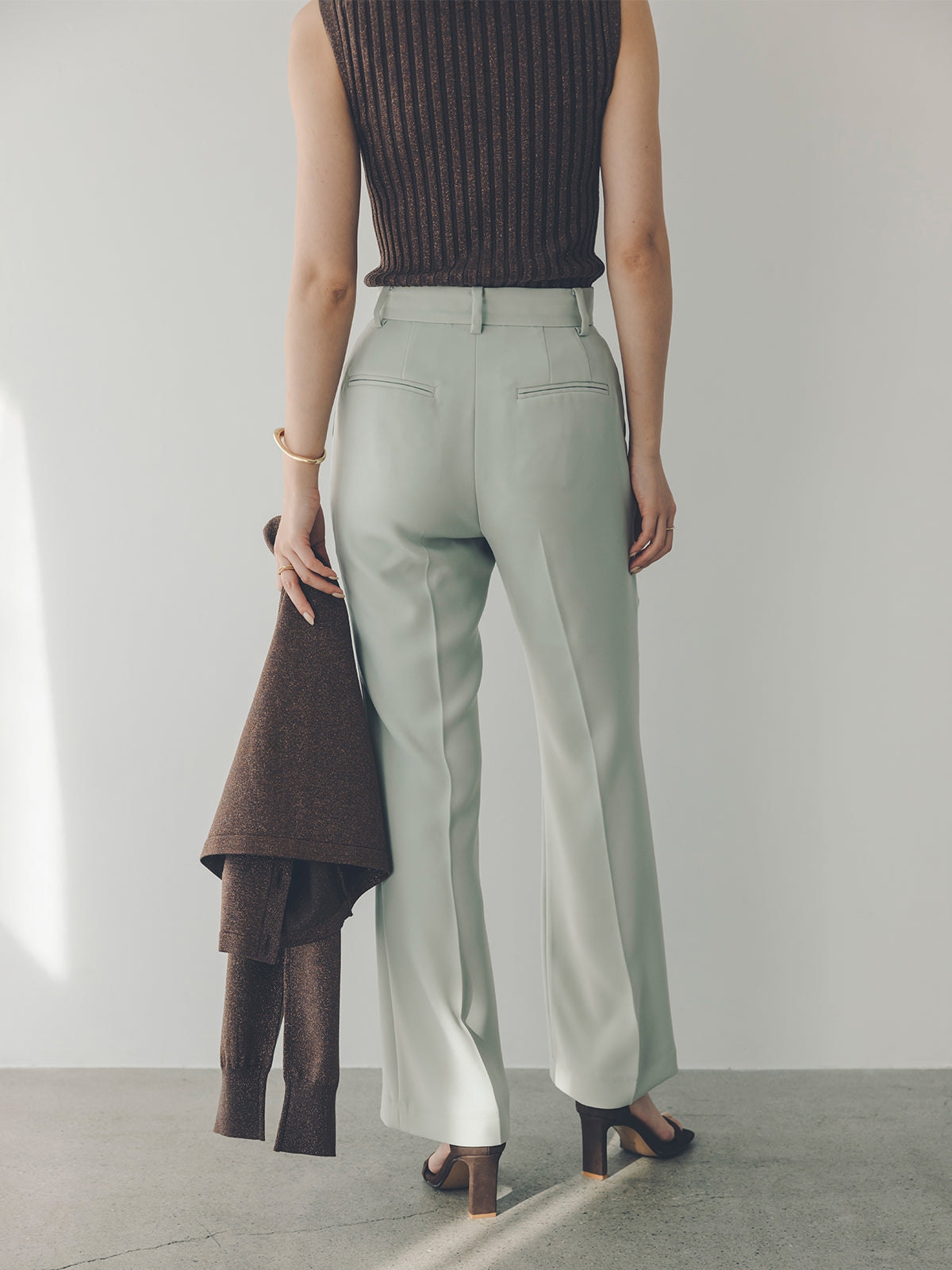 スリムフィットセミフレアパンツ