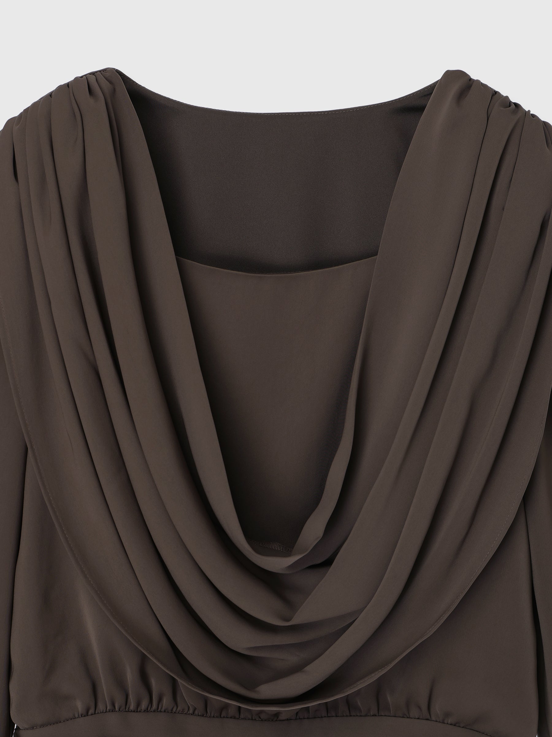 パウダーサテンドレープトップス