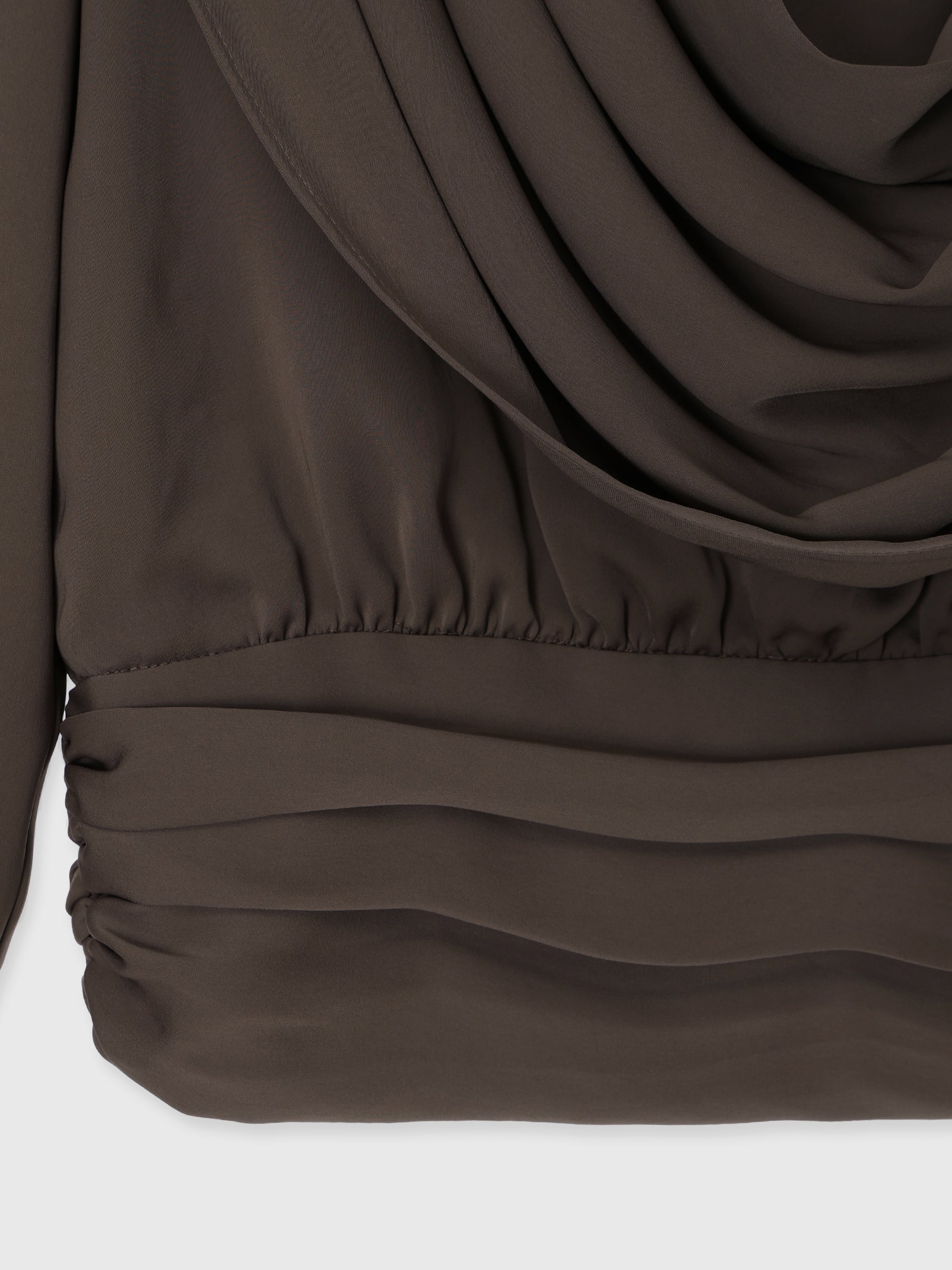 パウダーサテンドレープトップス