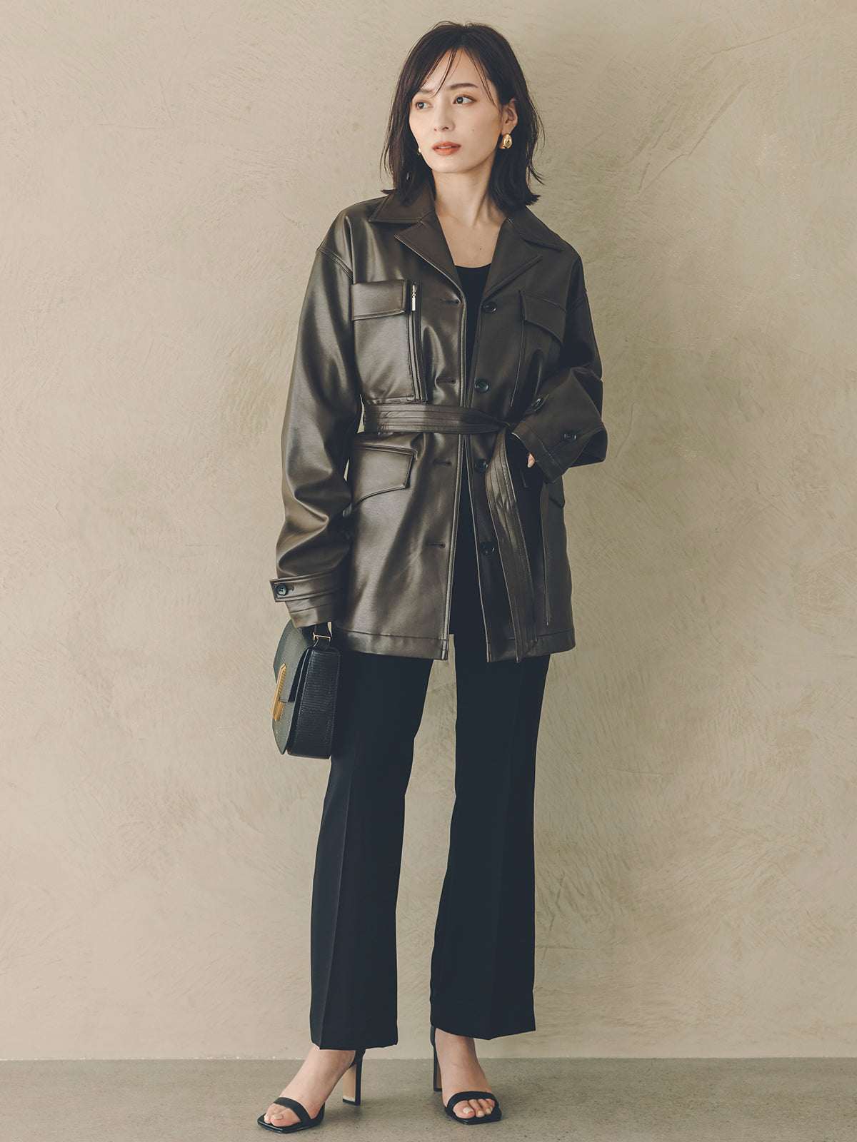 スリムフィットセミフレアパンツ