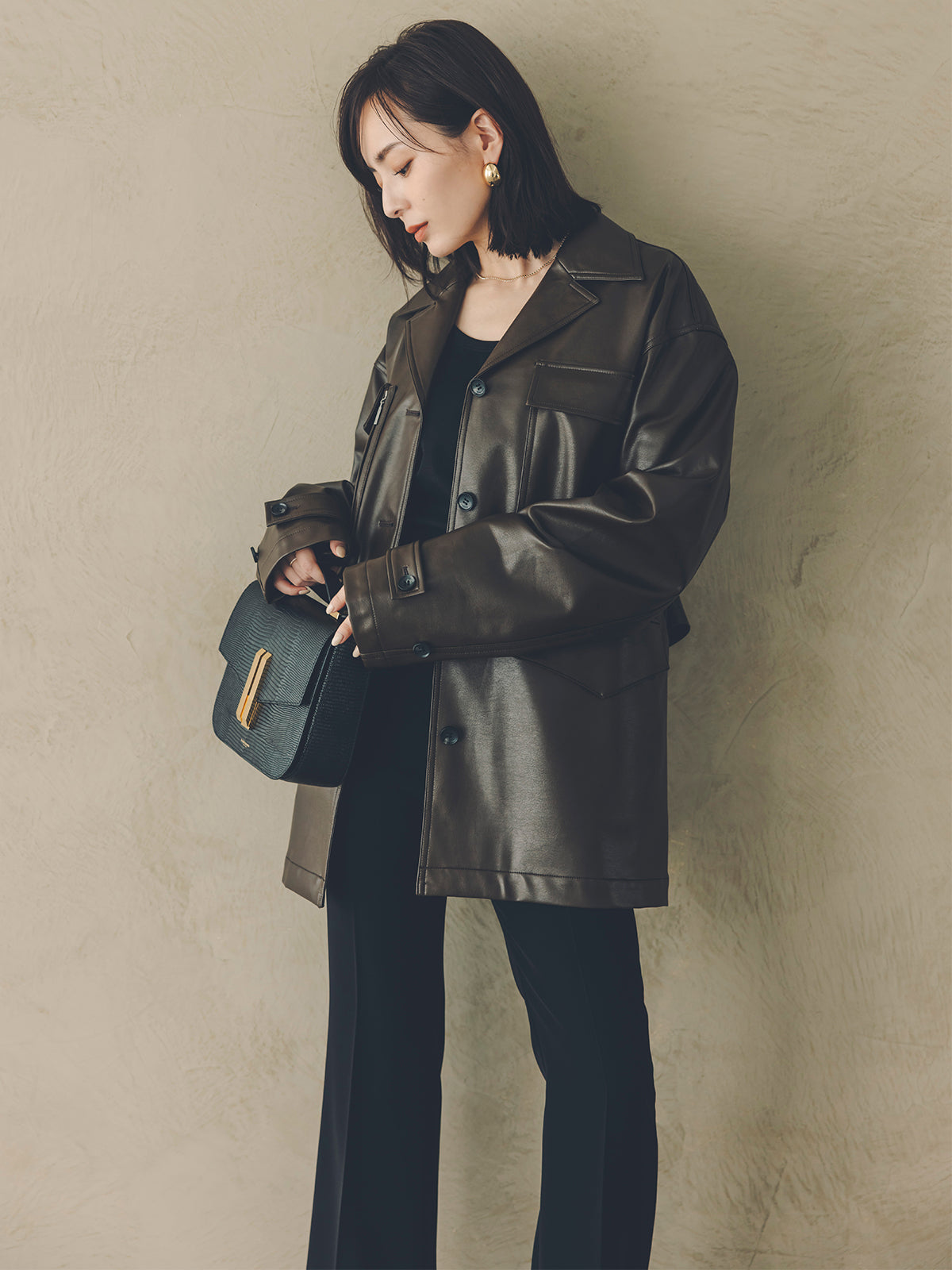 スリムフィットセミフレアパンツ