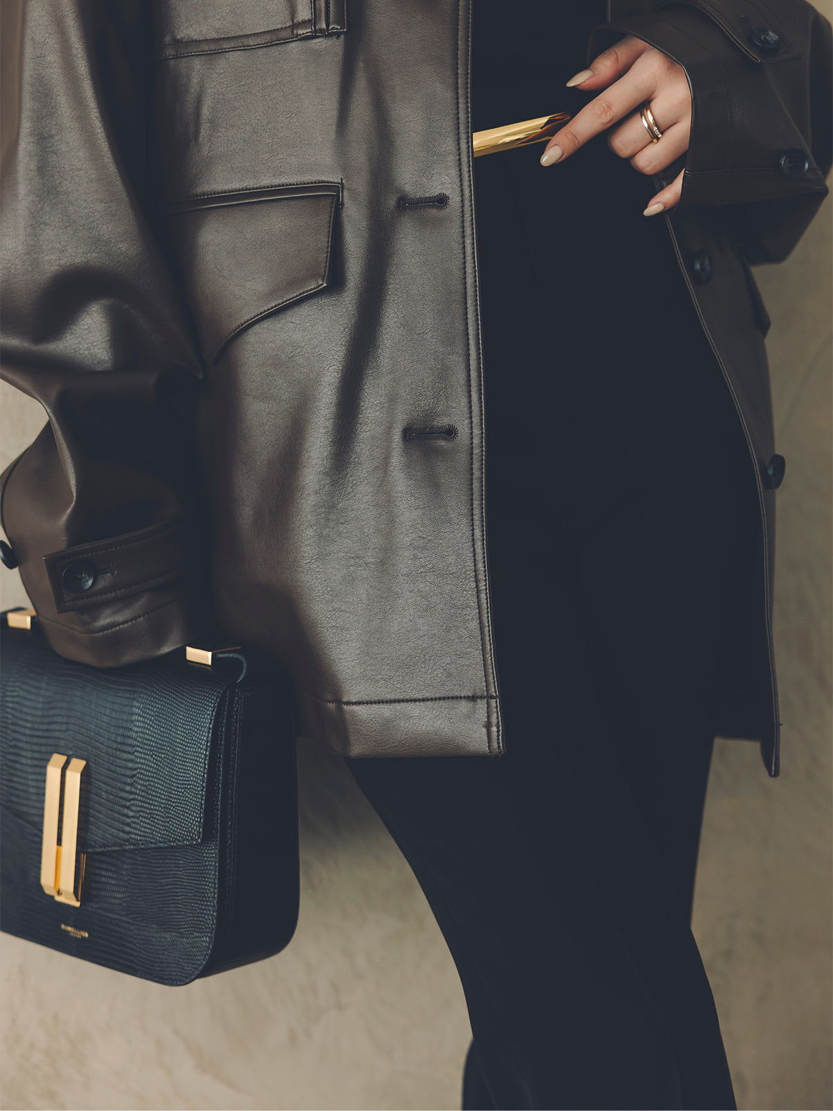 スリムフィットセミフレアパンツ