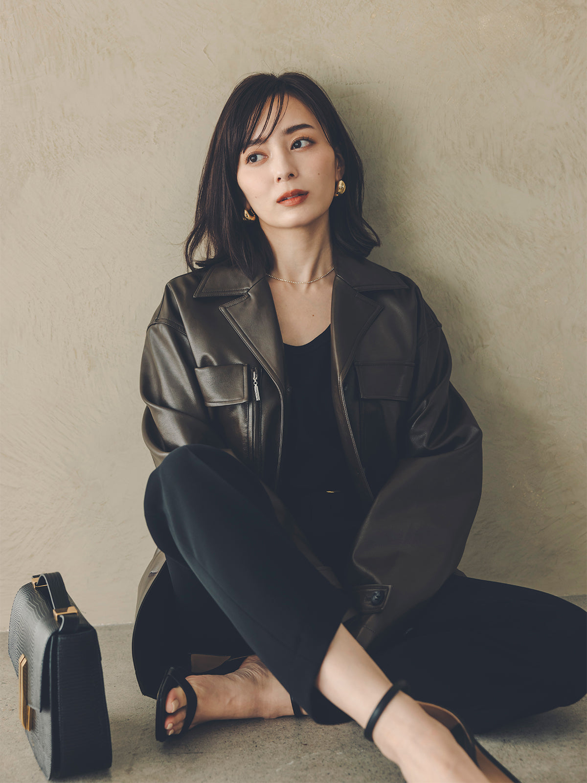 スリムフィットセミフレアパンツ