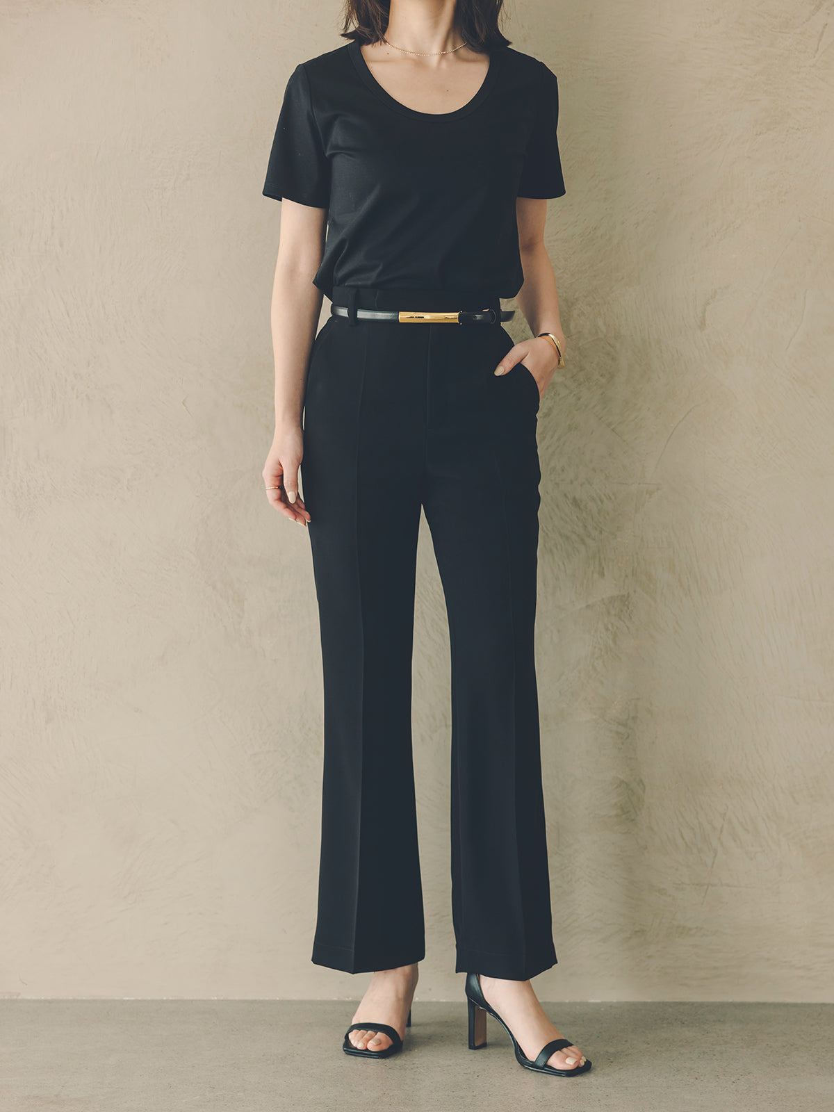 スリムフィットセミフレアパンツ