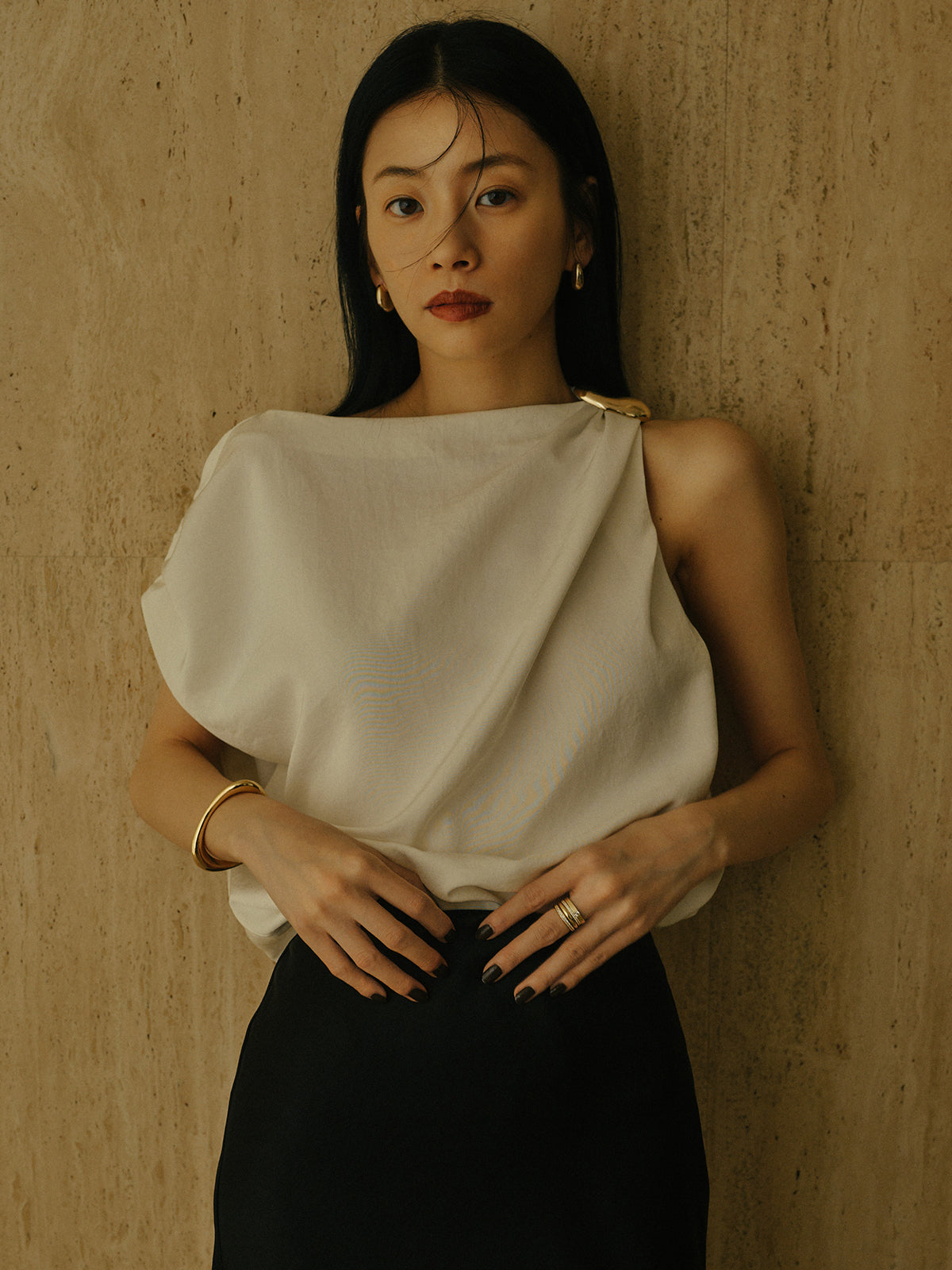 アクセサリードレープブラウス