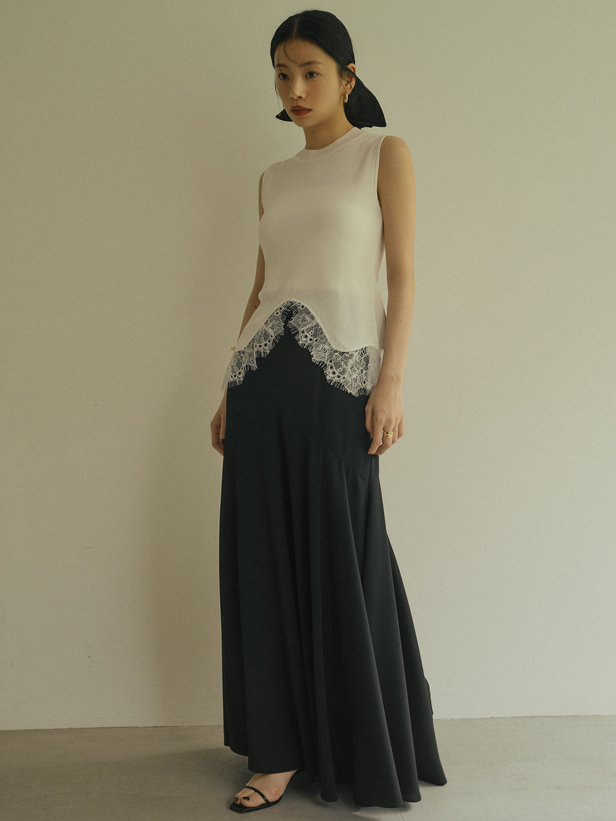 ライトダブルサテンボリュームナロースカート