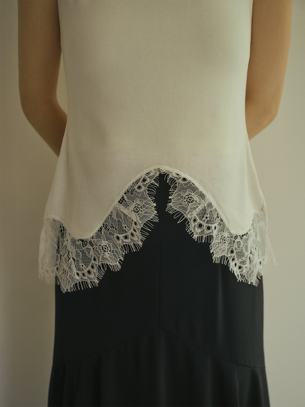 ライトダブルサテンボリュームナロースカート