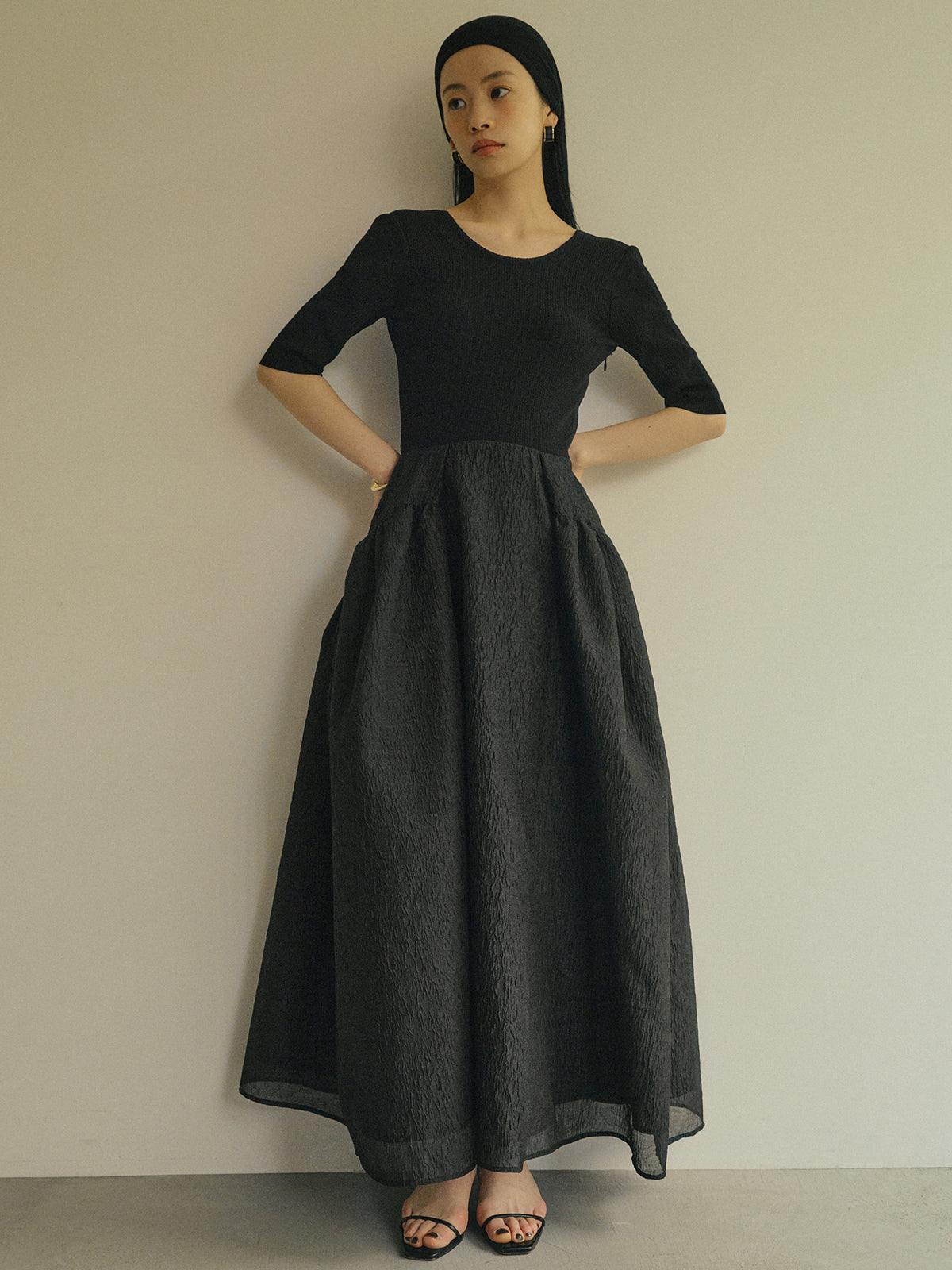 백 오픈 컵 인 도킹 니트 원피스