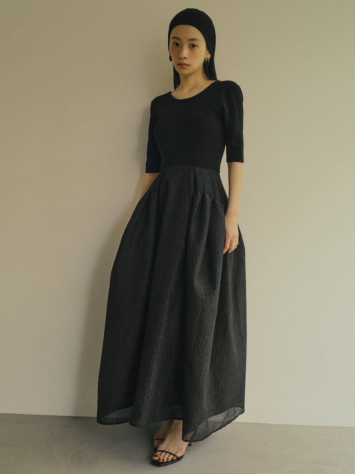 バックオープンカップインドッキングニットワンピース