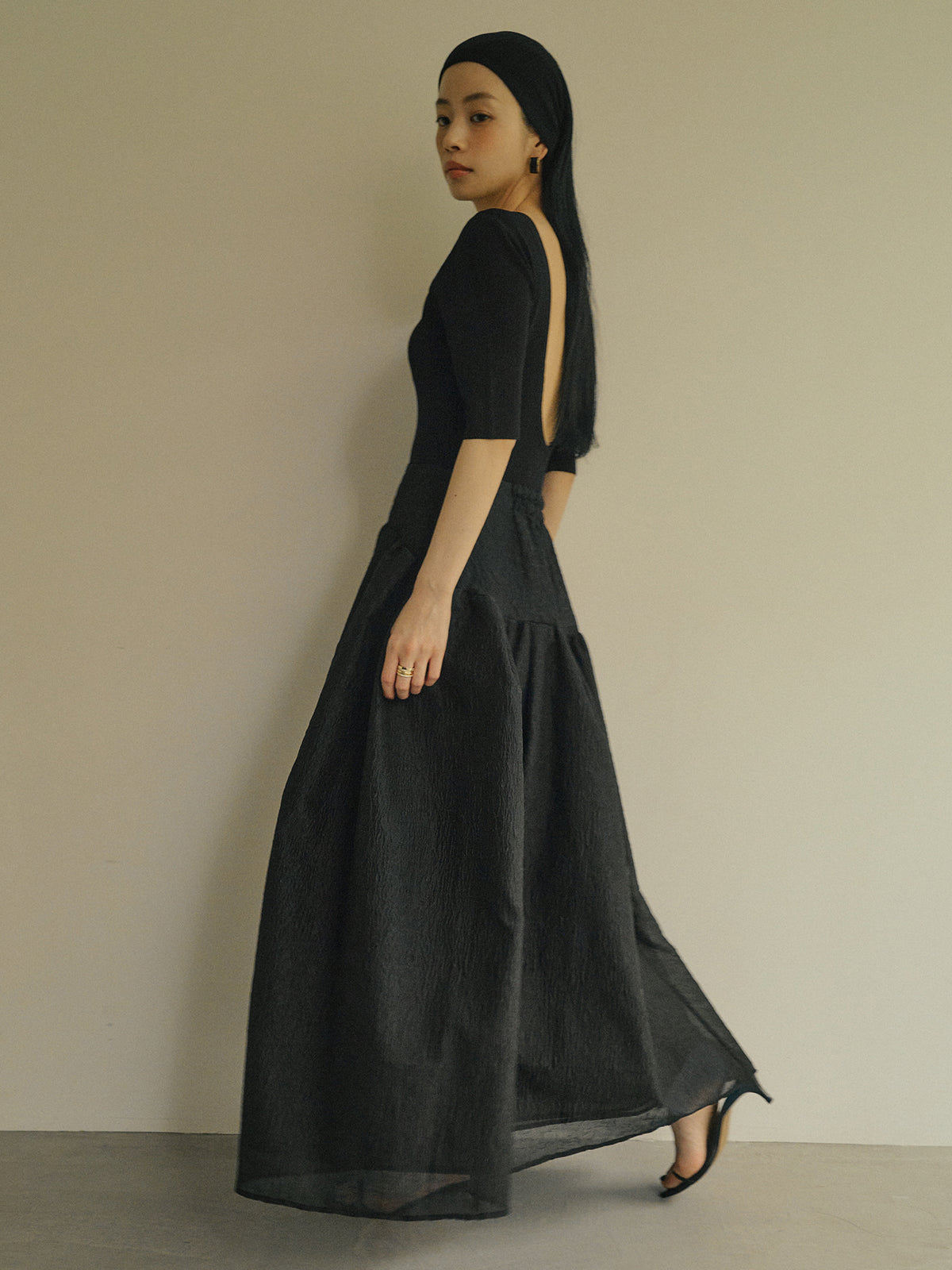 백 오픈 컵 인 도킹 니트 원피스