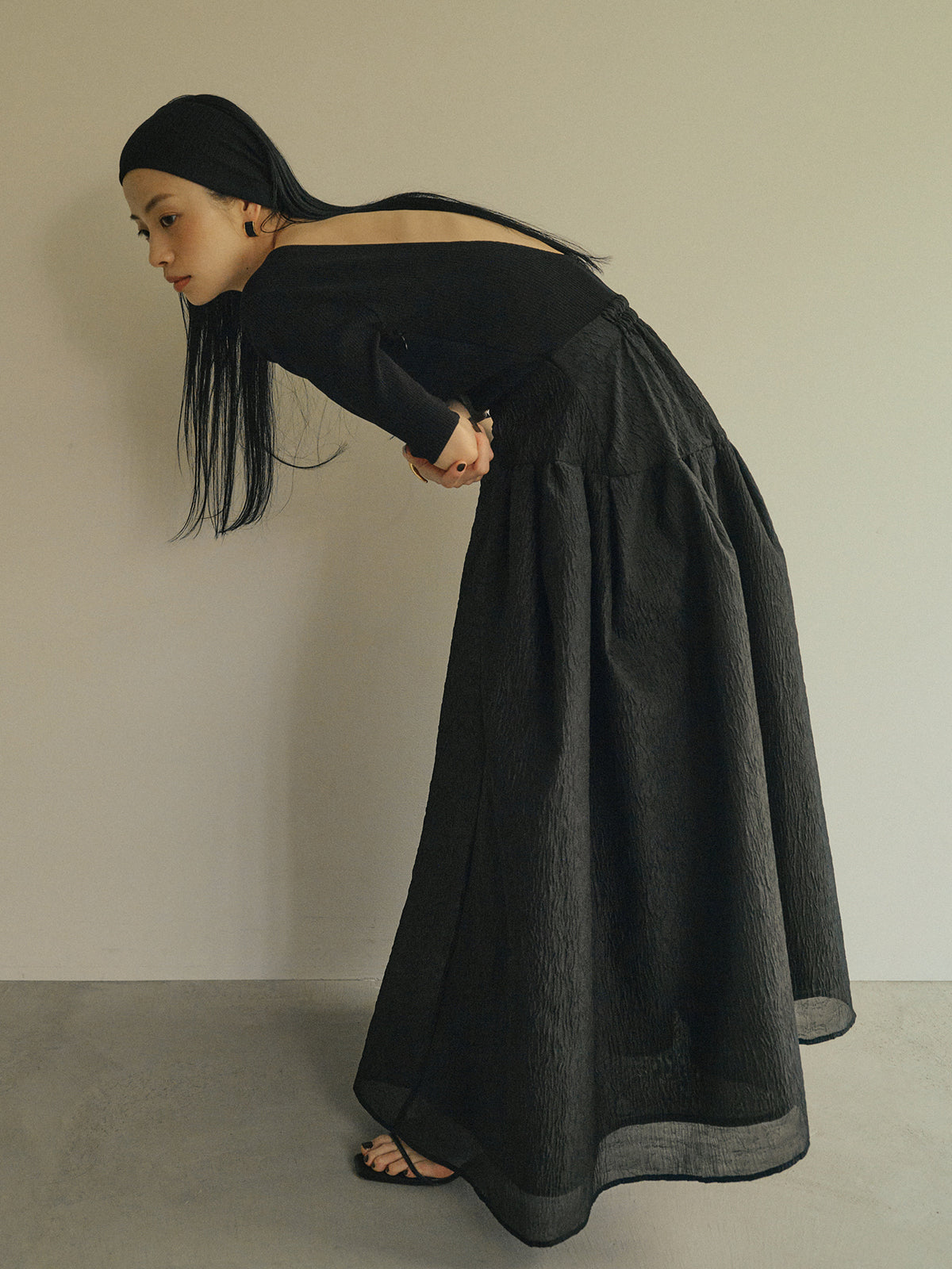 백 오픈 컵 인 도킹 니트 원피스