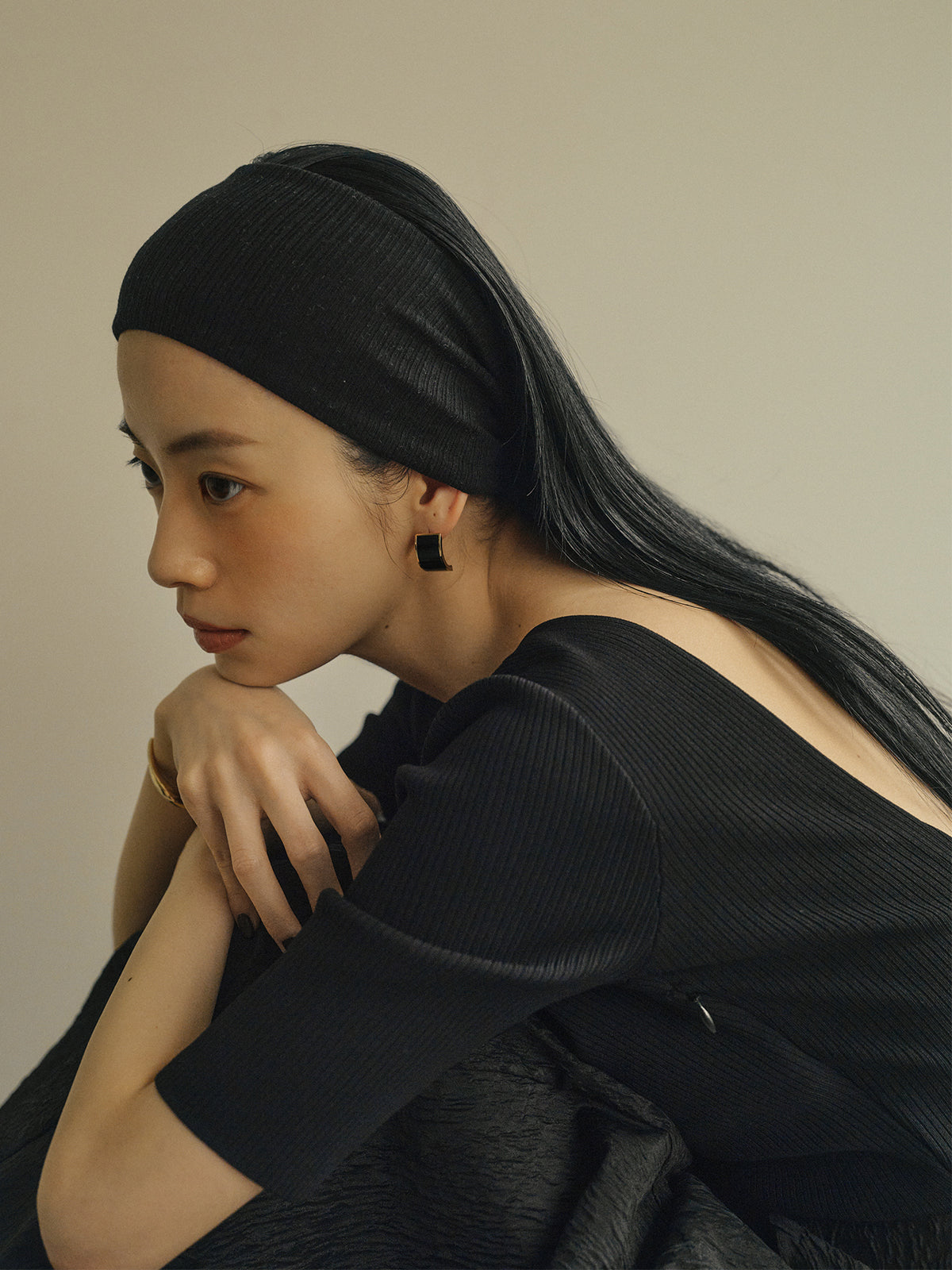 백 오픈 컵 인 도킹 니트 원피스