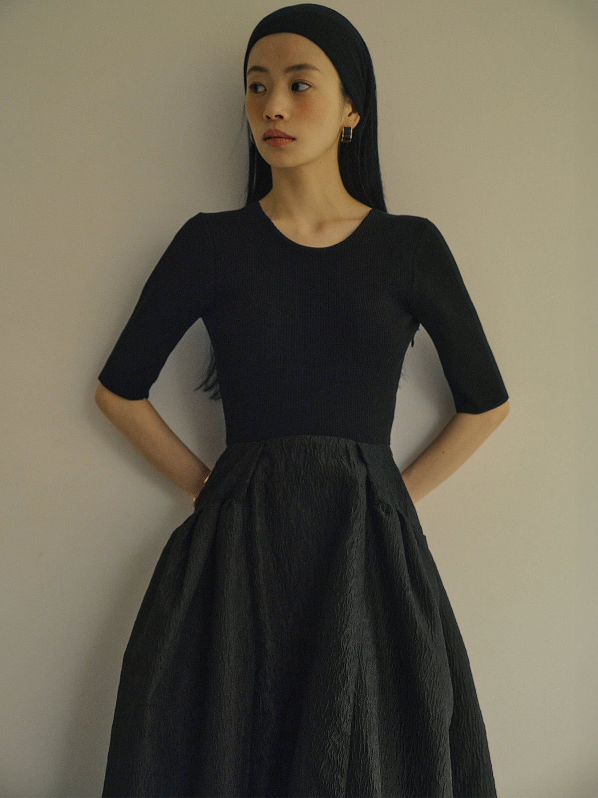 백 오픈 컵 인 도킹 니트 원피스