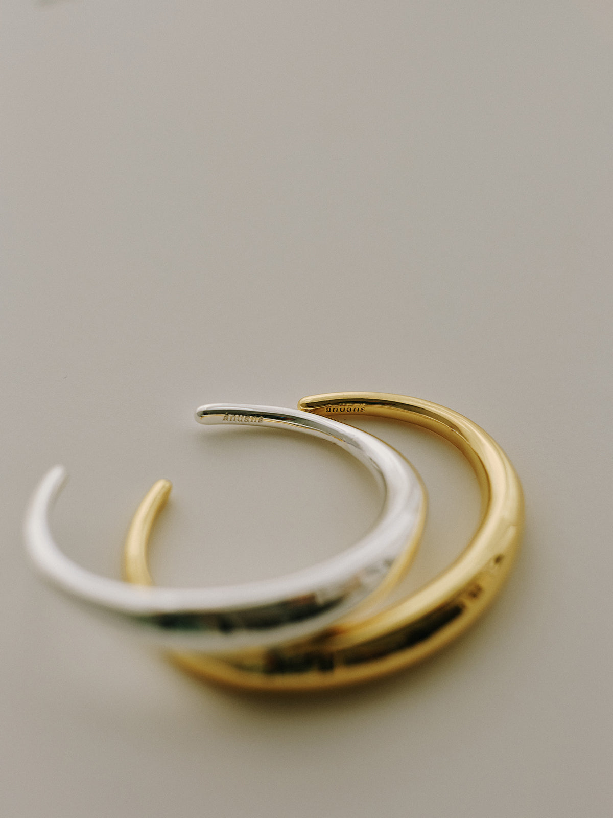 メタルニュアンスバングル