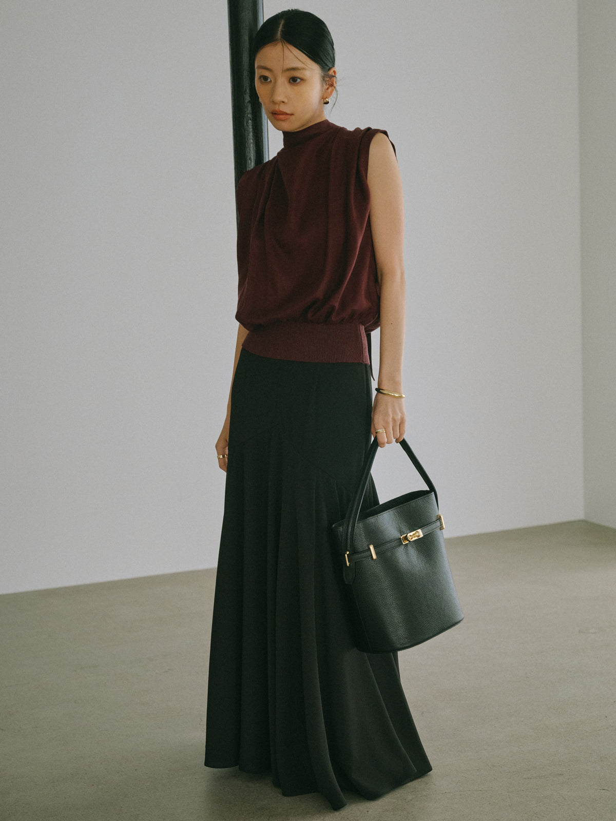 【AULENTTI】ベルトディテールバケットバッグ