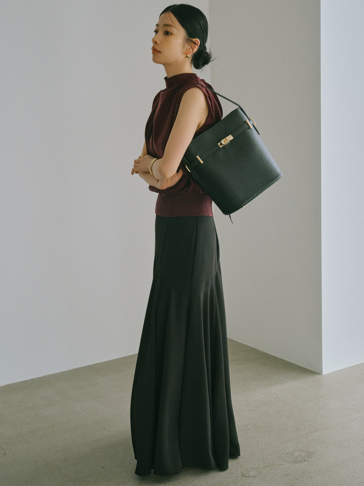 【AULENTTI】ベルトディテールバケットバッグ