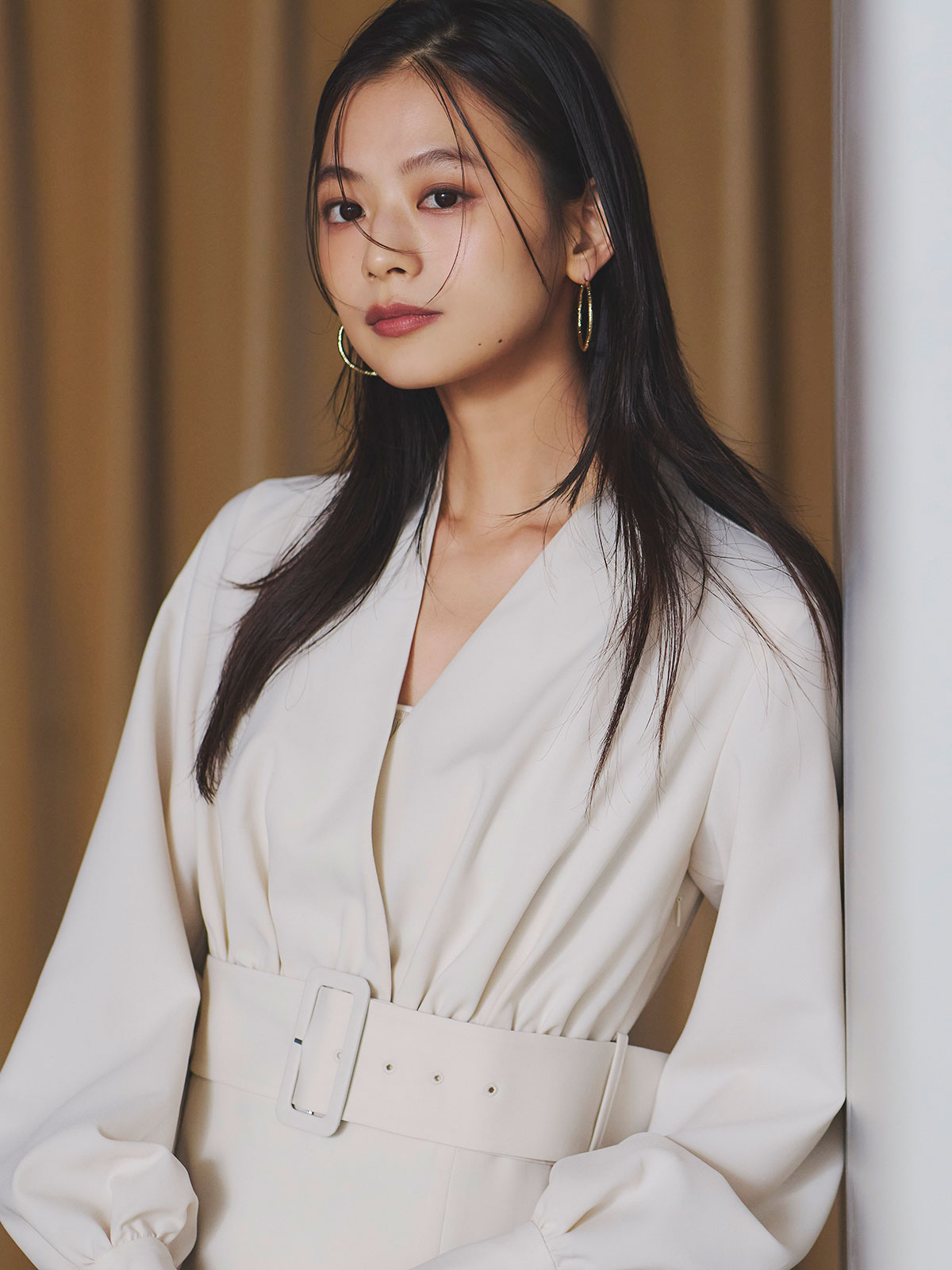 ノーカラーナローワンピース