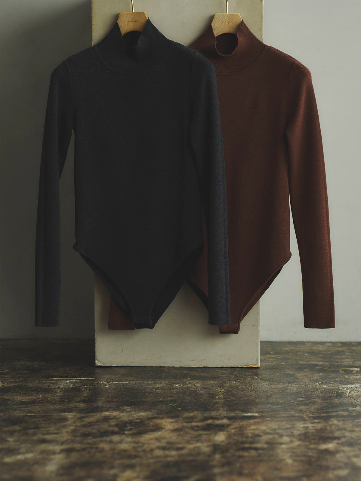 バックオープンニットボディスーツ