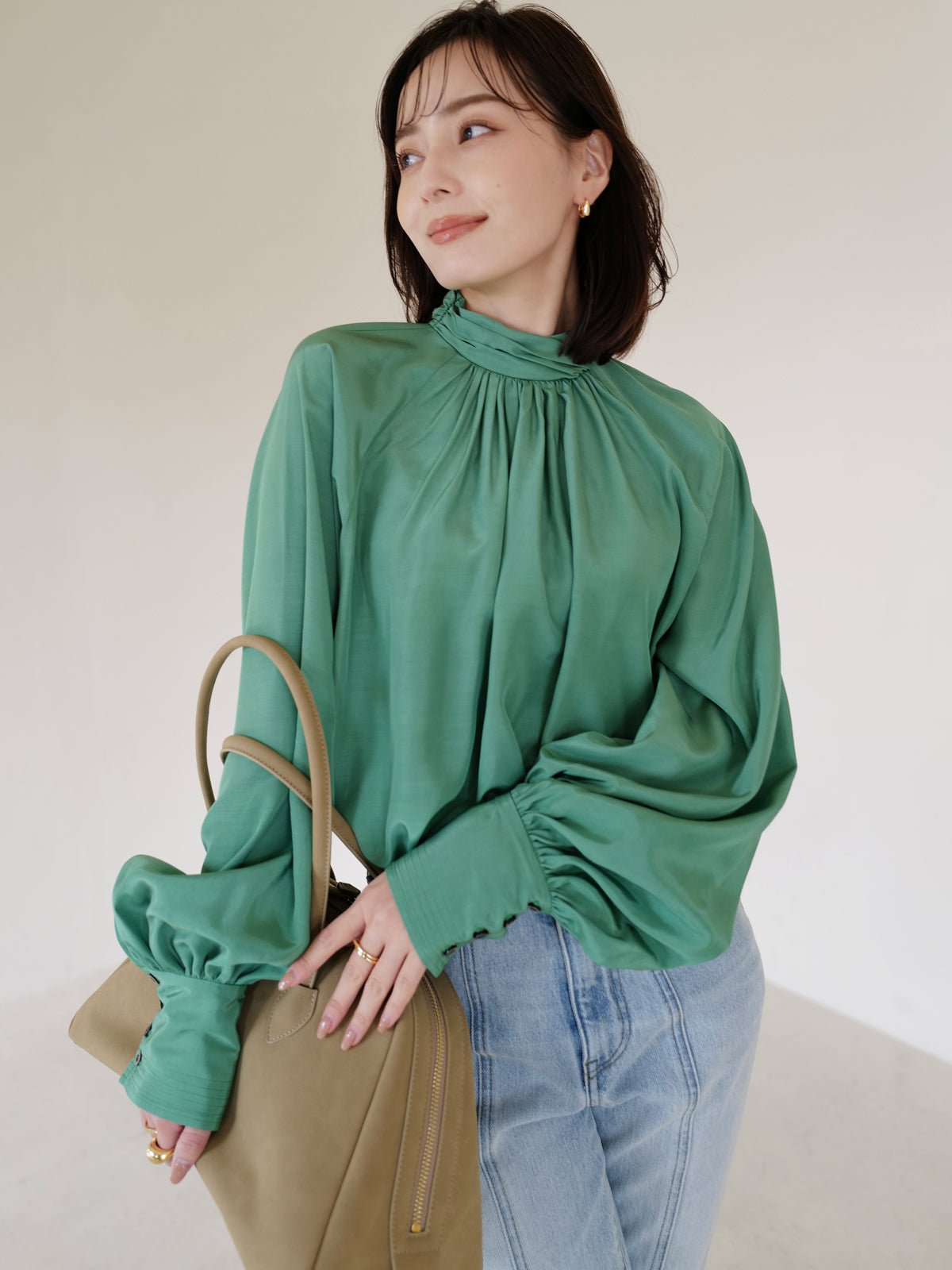クロスネックボリュームブラウス 