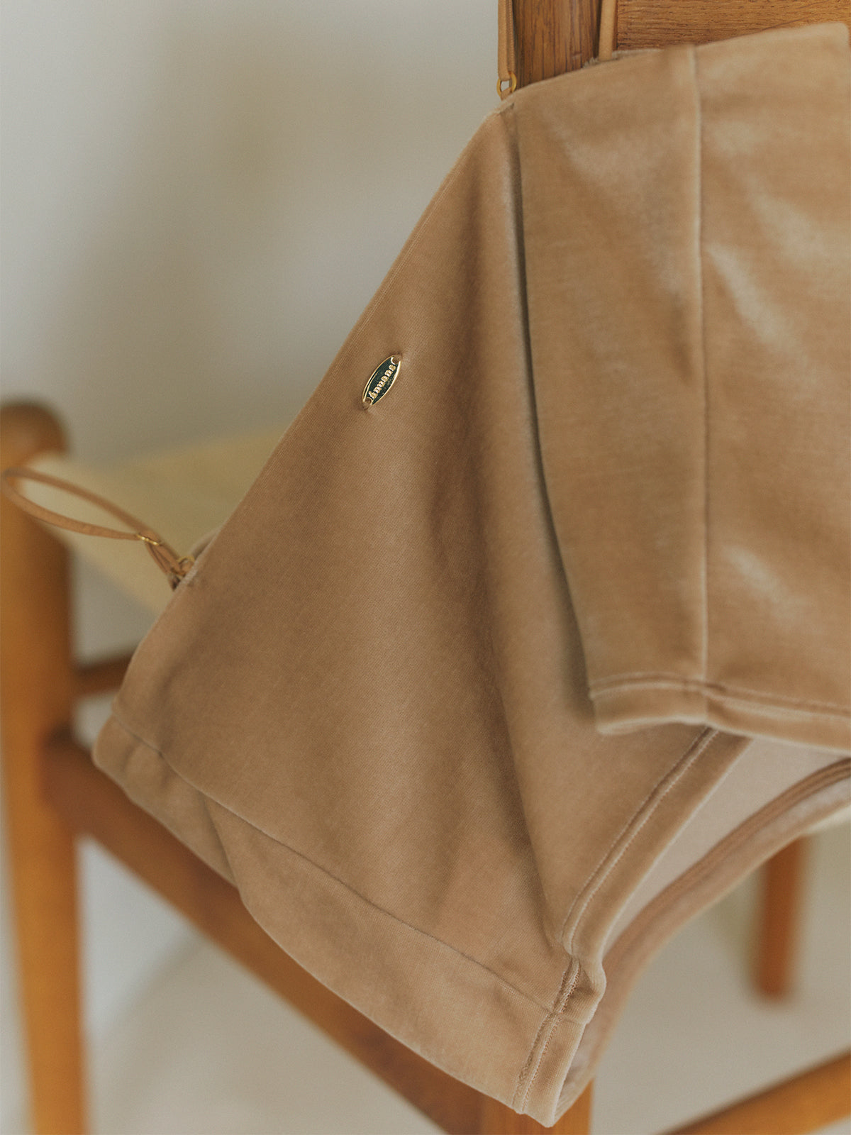 【OUR WACOAL×anuans】컵 인 벨벳 숏 캐미솔