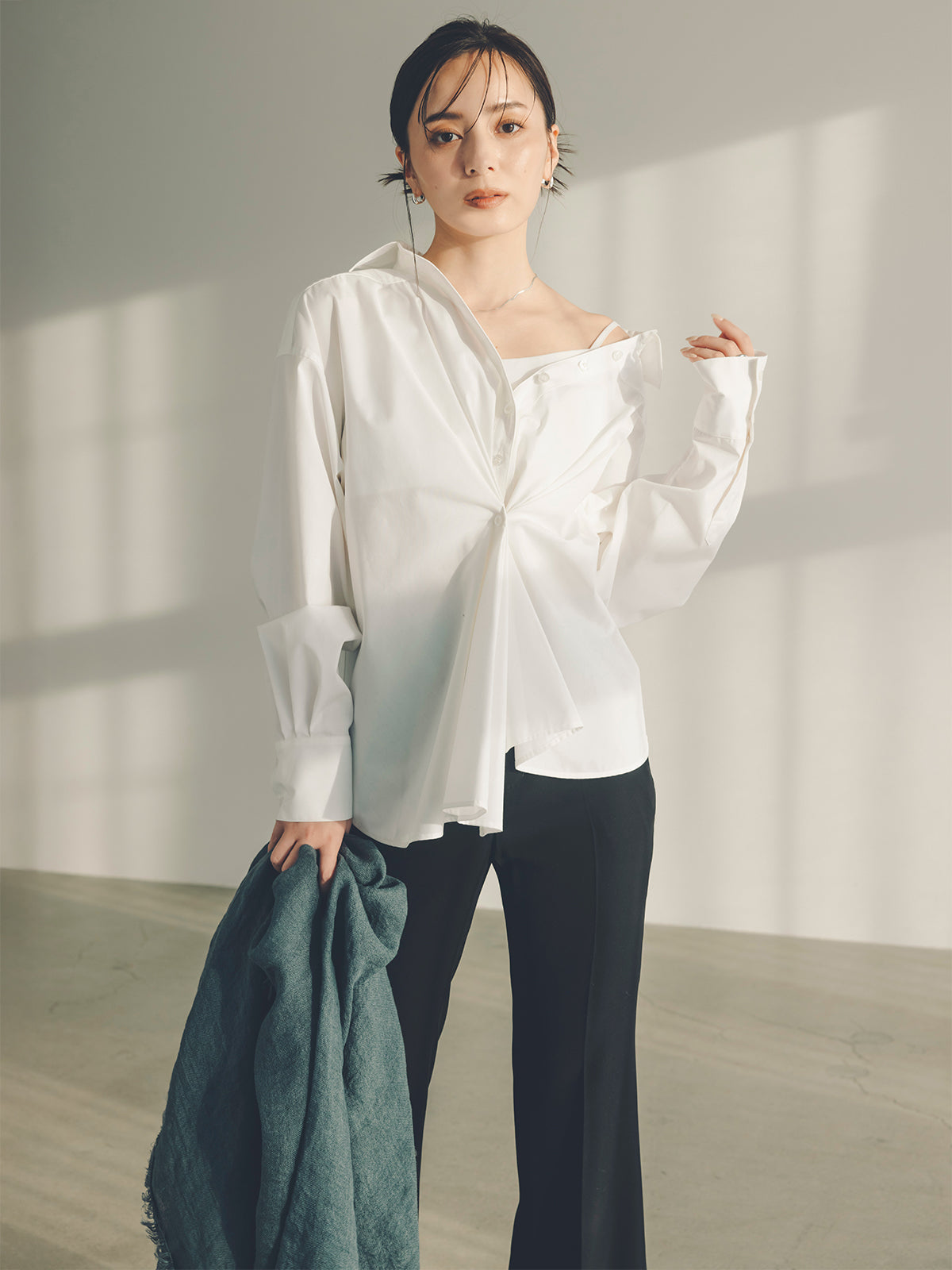 スリムフィットセミフレアパンツ