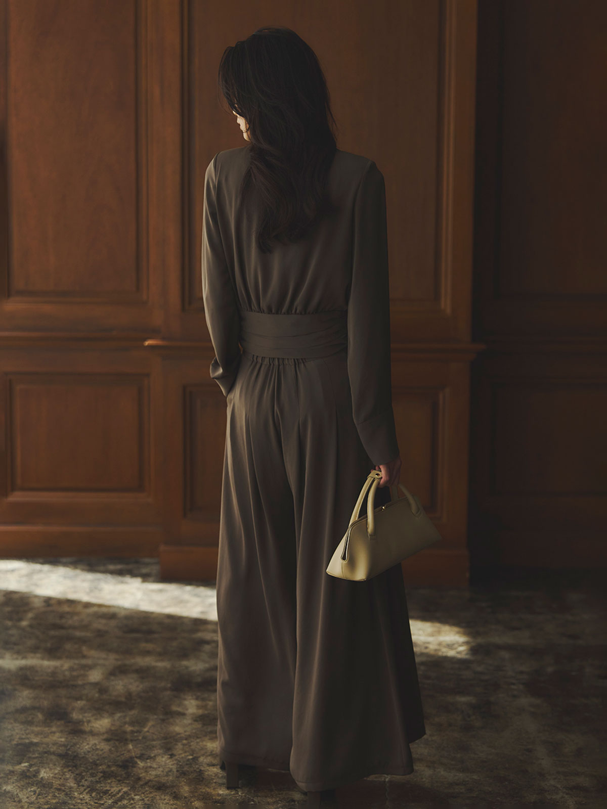 パウダーサテンワイドパンツ