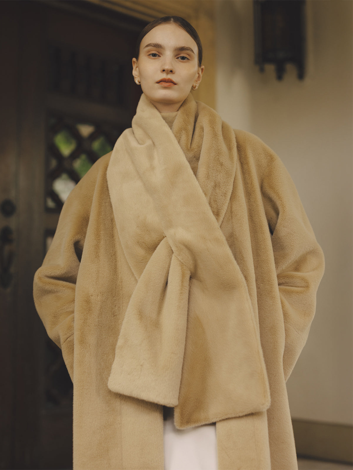 ECOPELノーカラーファーコート