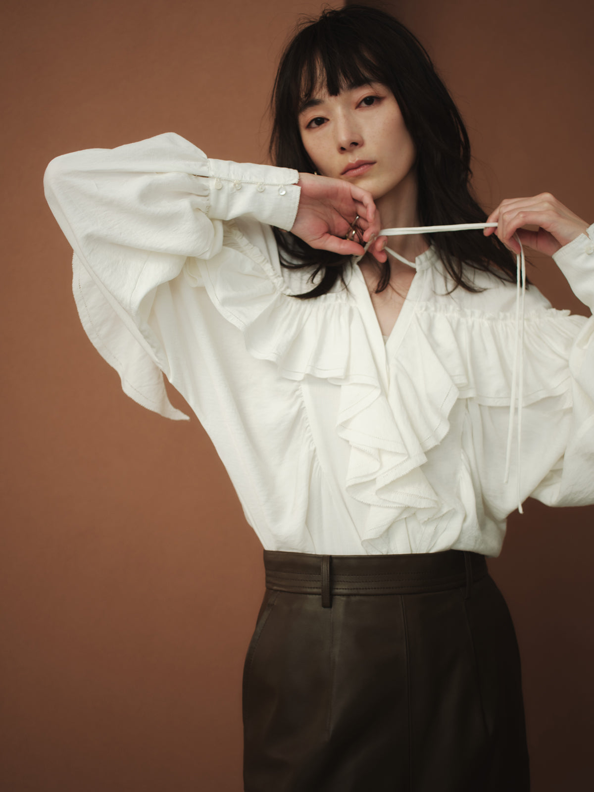 リンクルラッフルブラウス