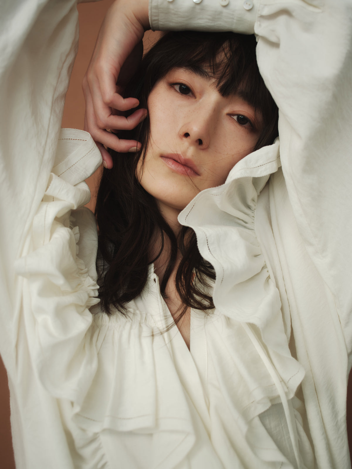 リンクルラッフルブラウス