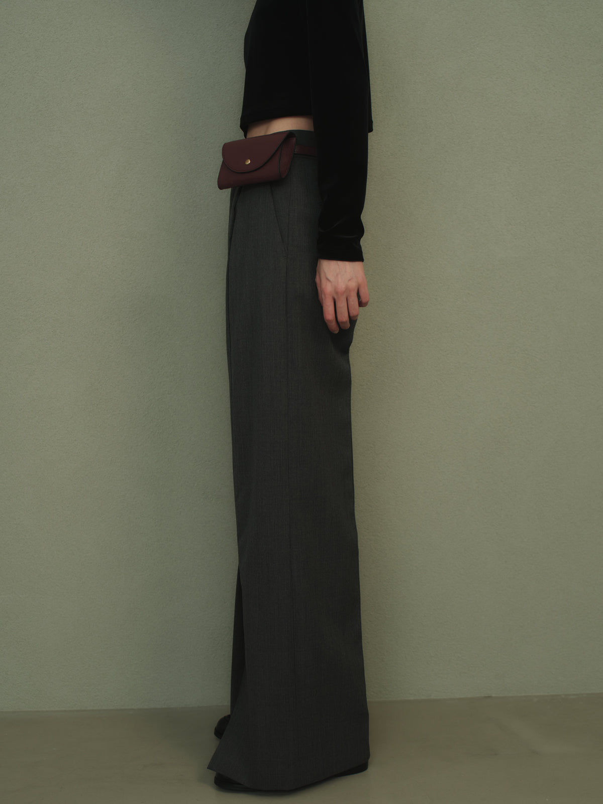 センタースリットストレートパンツ