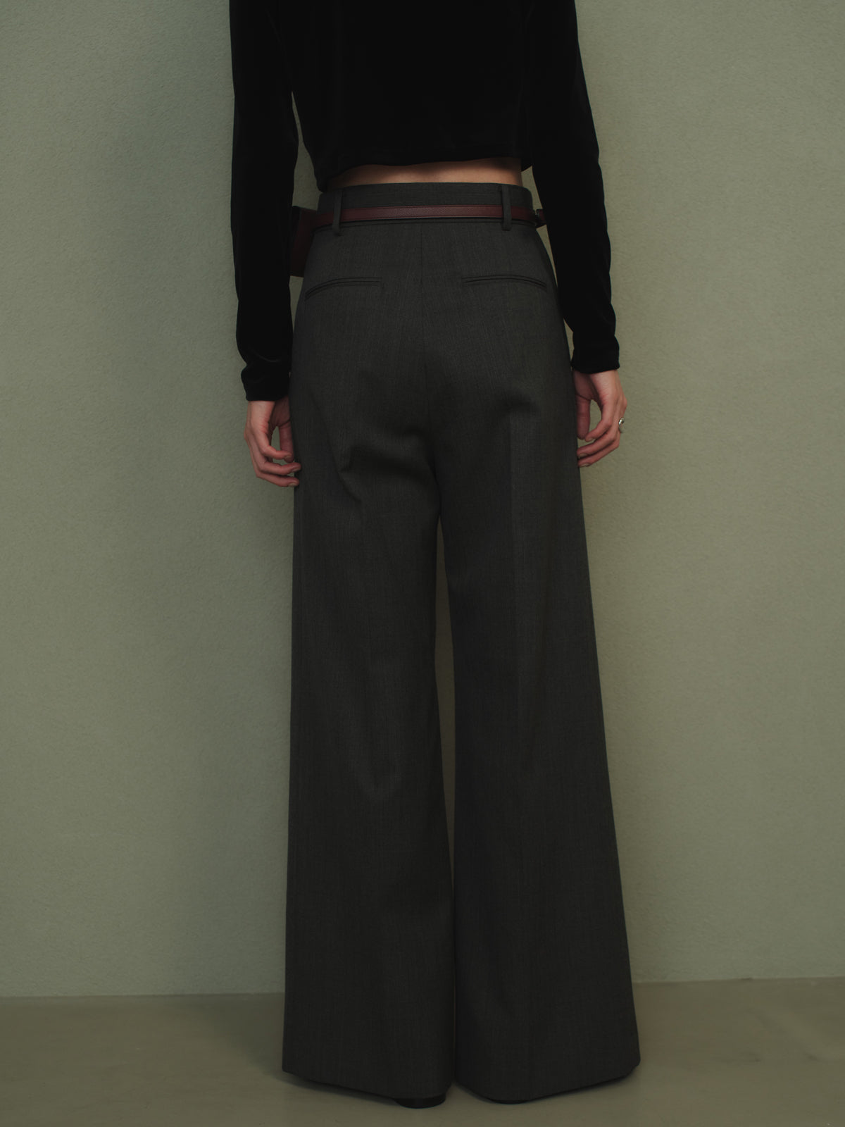 センタースリットストレートパンツ