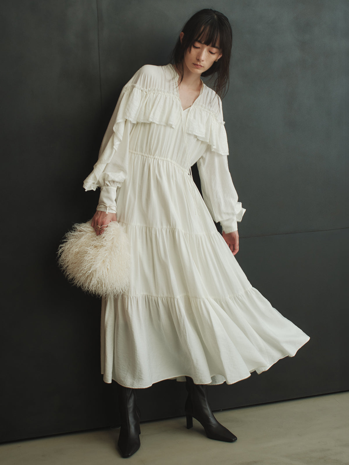 COLOR:WHITE