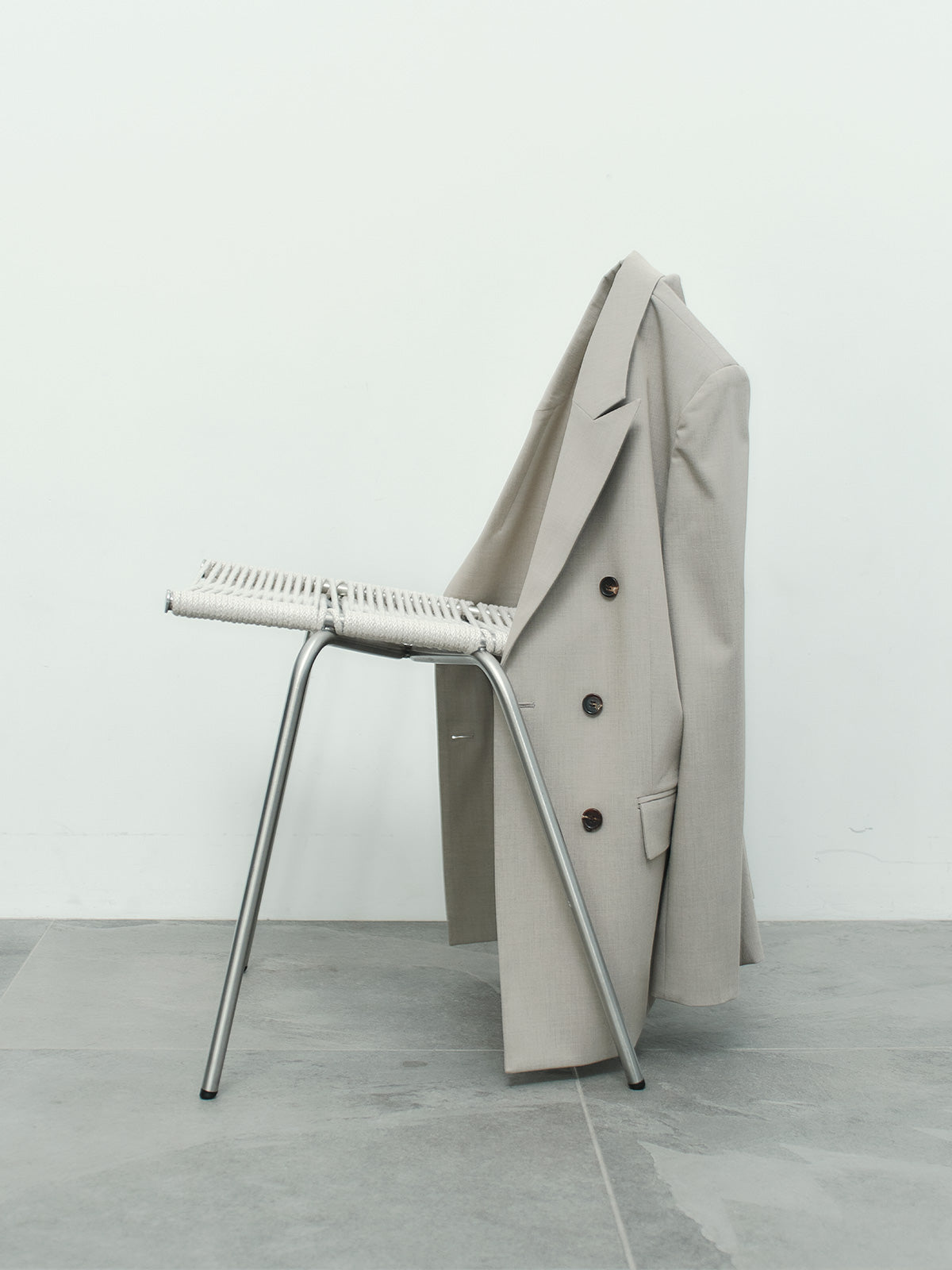 ピークドラペルダブルジャケット