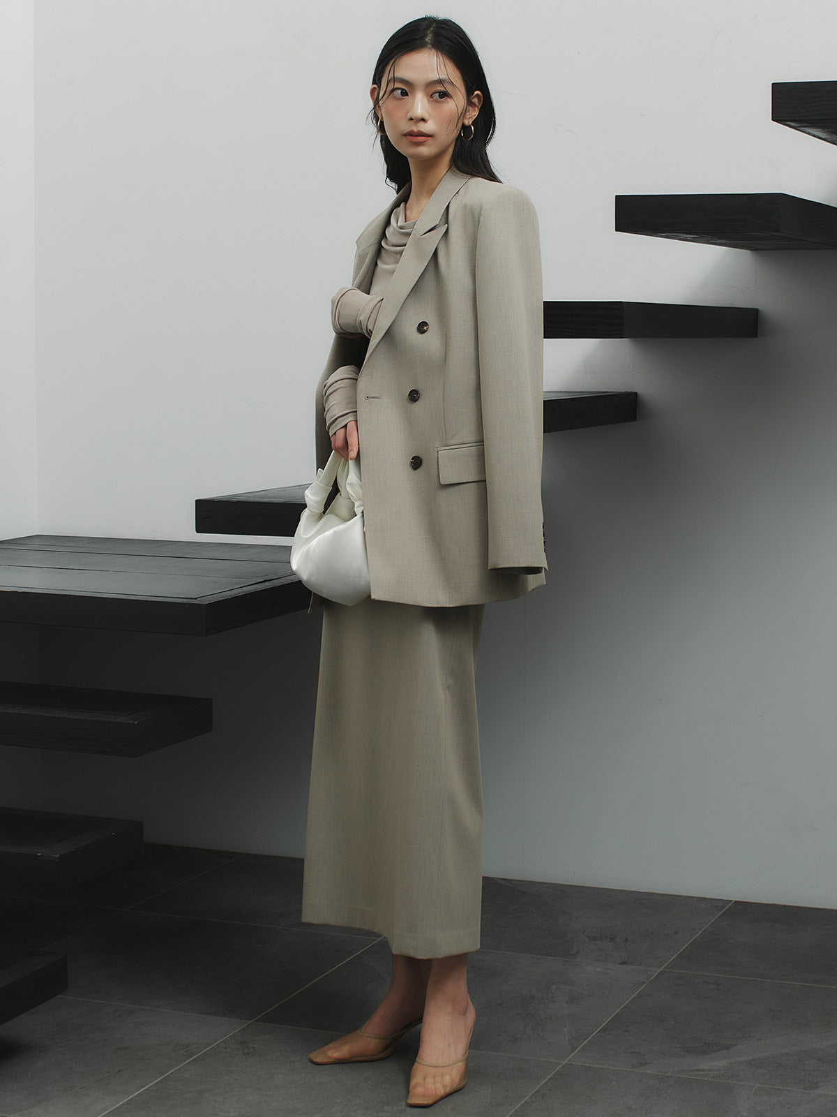 ピークドラペルダブルジャケット