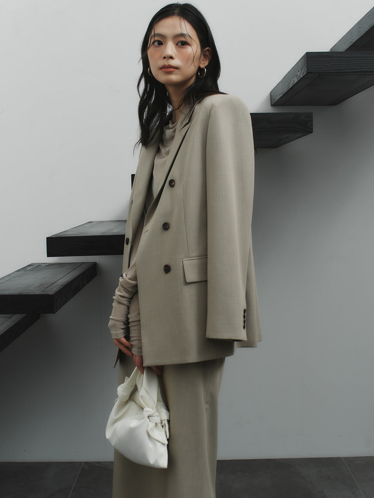 ピークドラペルダブルジャケット