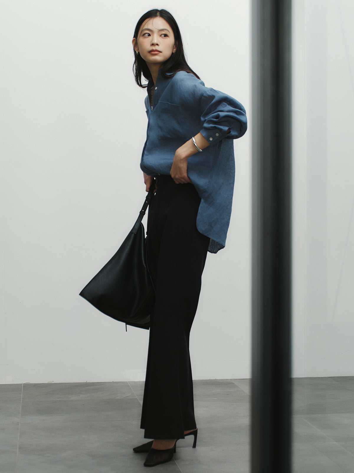 シンプルリネンシャツ