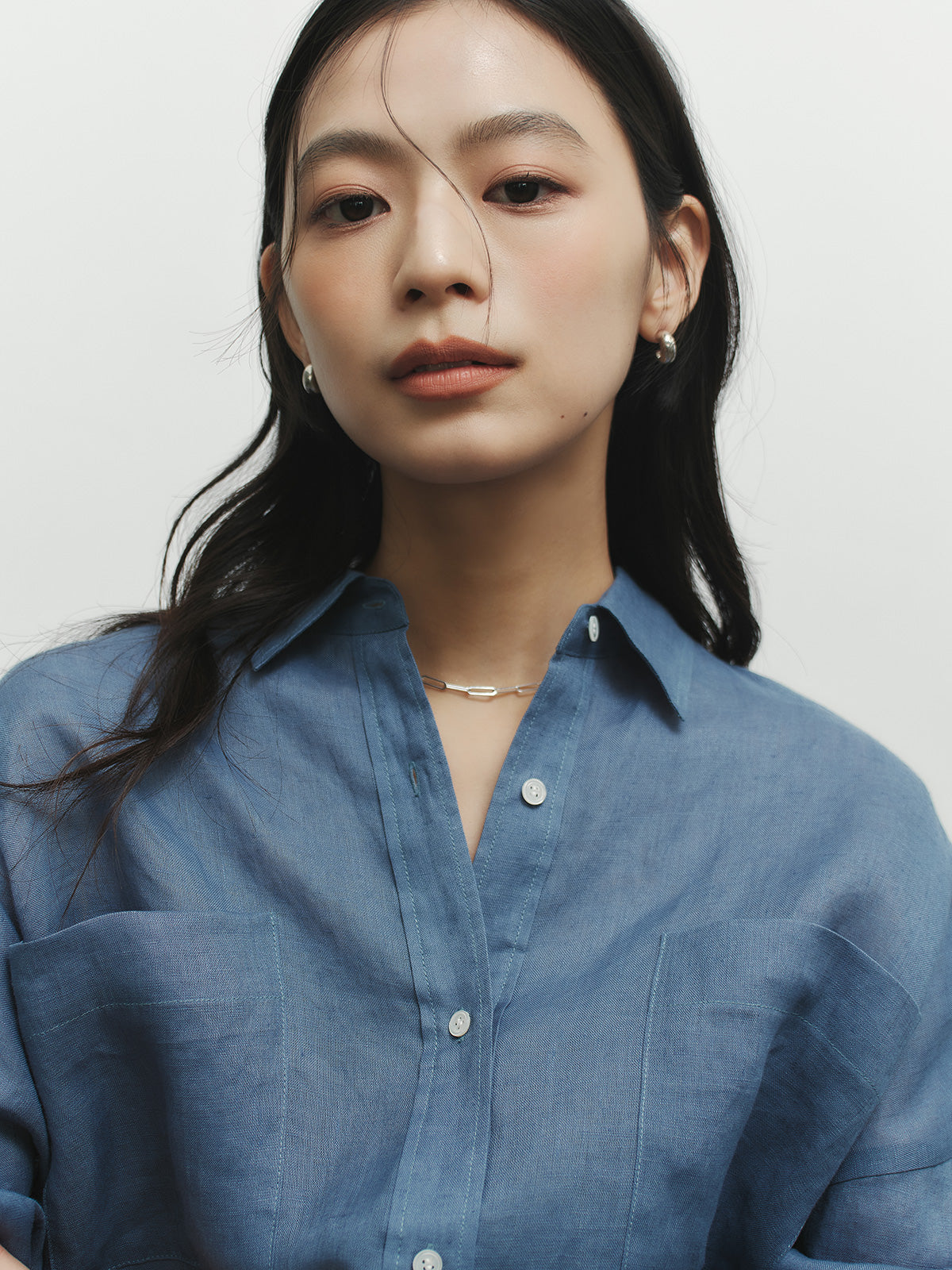 シンプルリネンシャツ