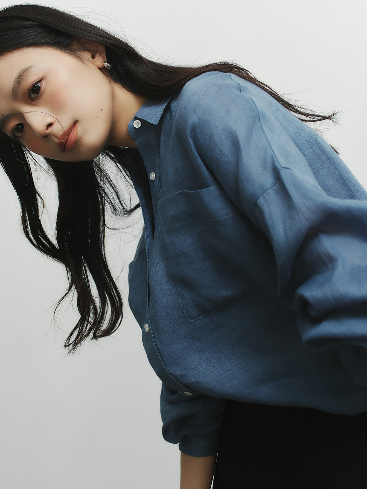 シンプルリネンシャツ