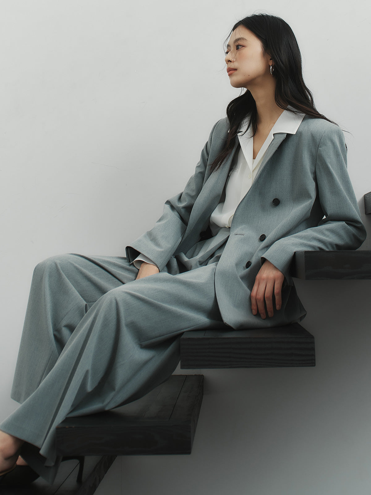 ピークドラペルダブルジャケット