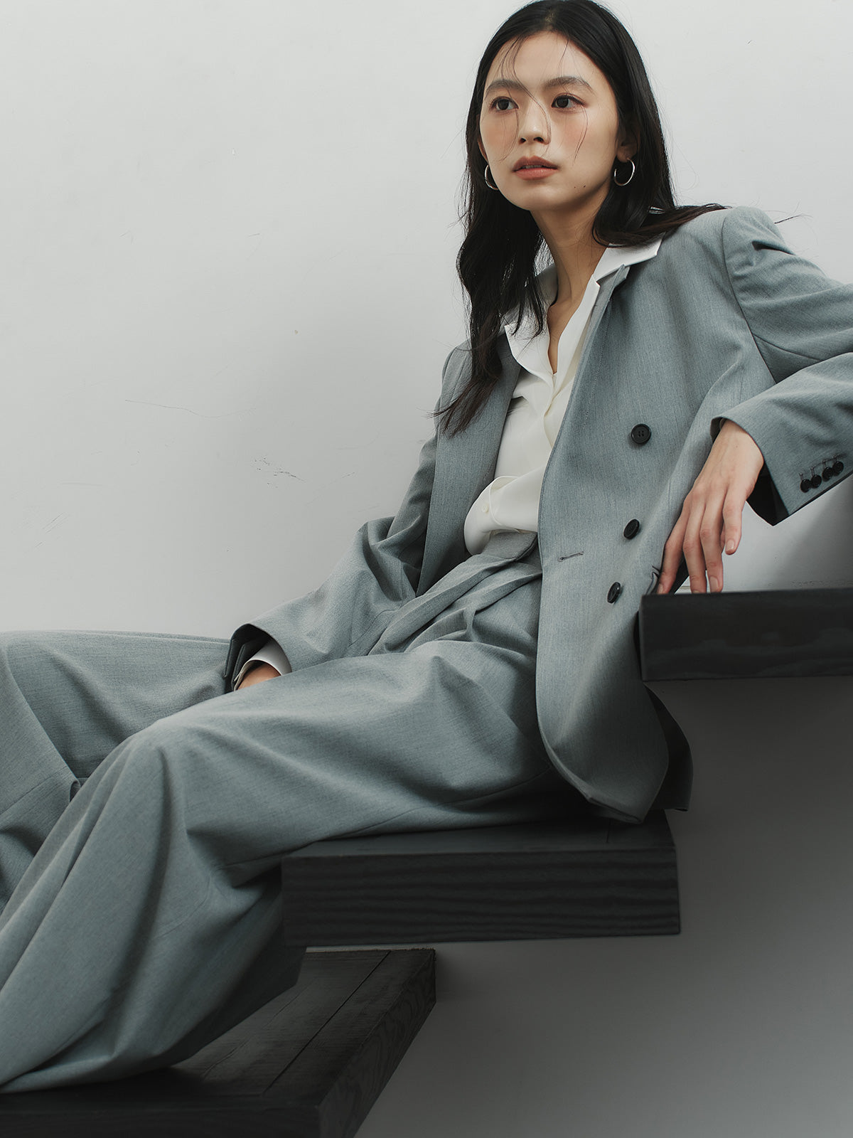 セミシアーオープンカラーブラウス