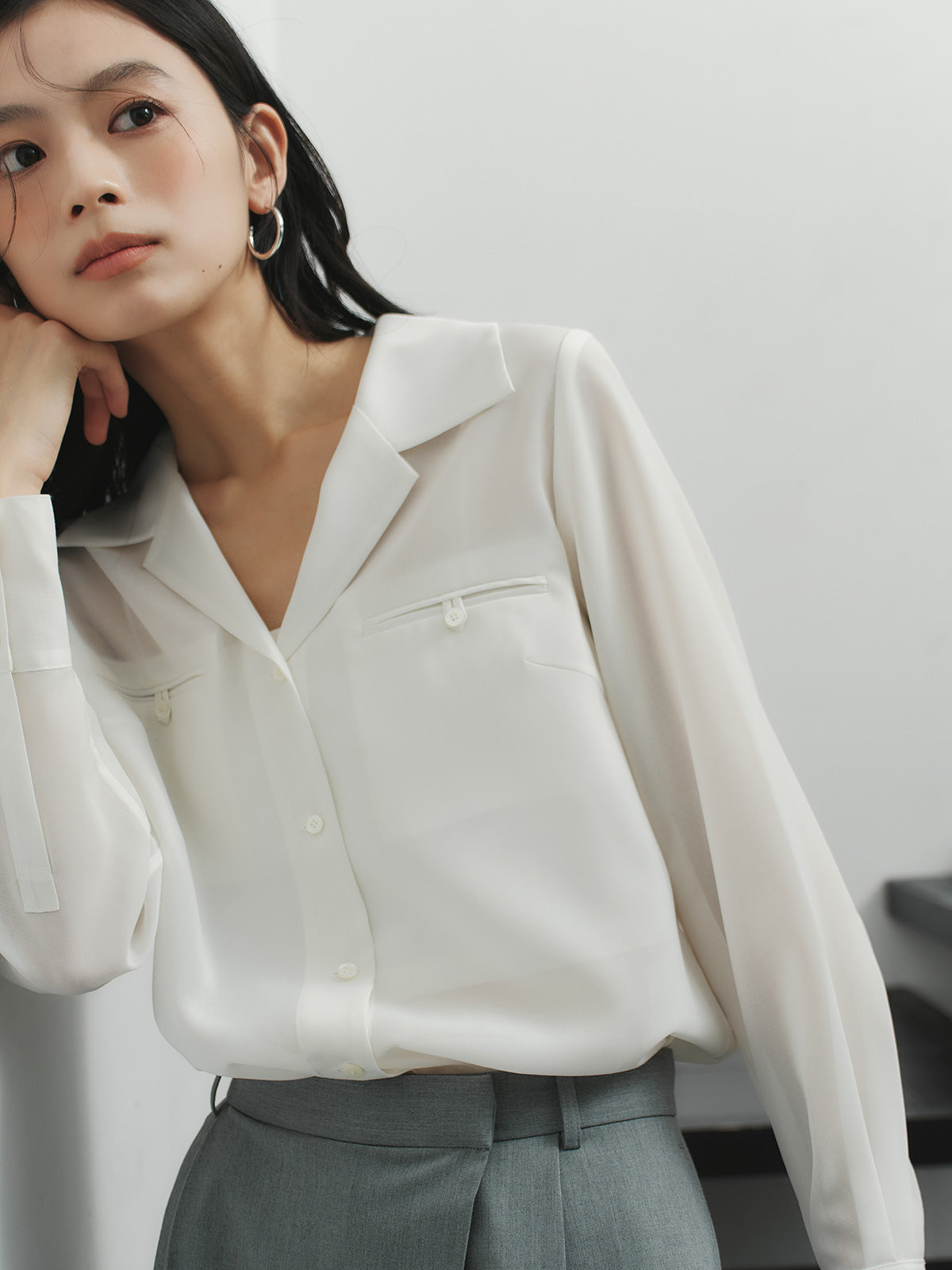 セミシアーオープンカラーブラウス