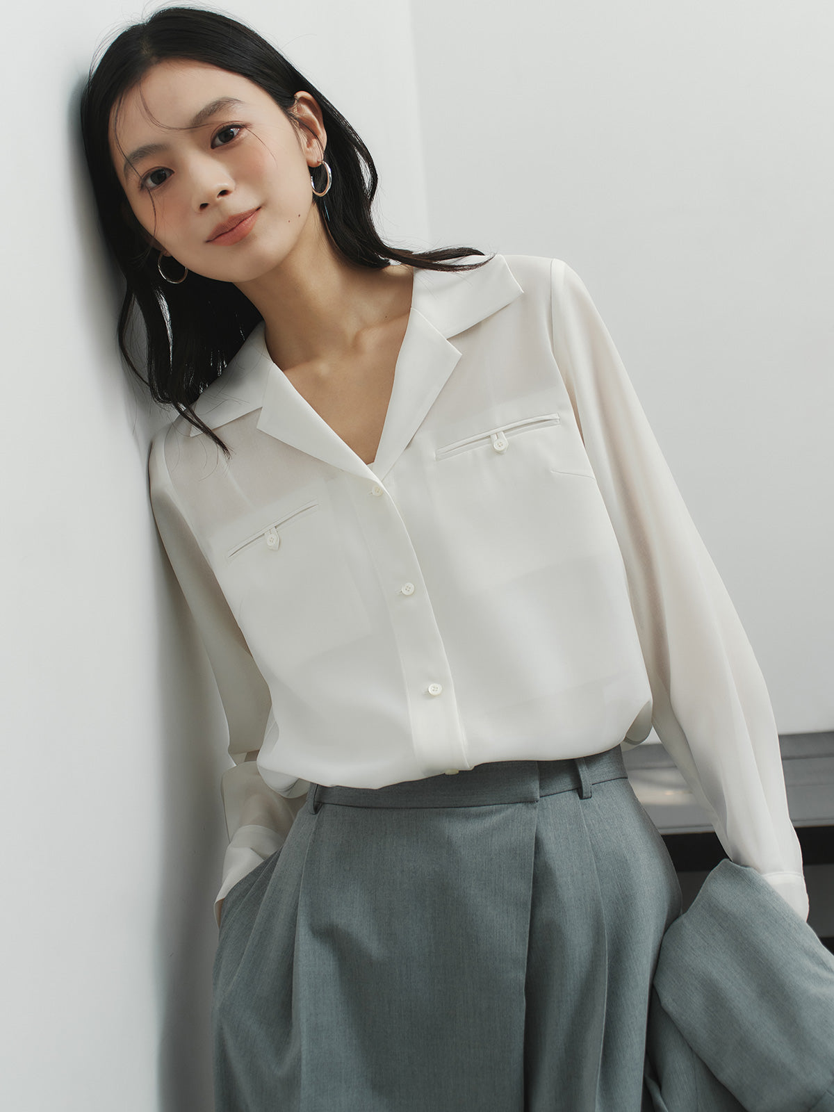 COLOR:WHITE