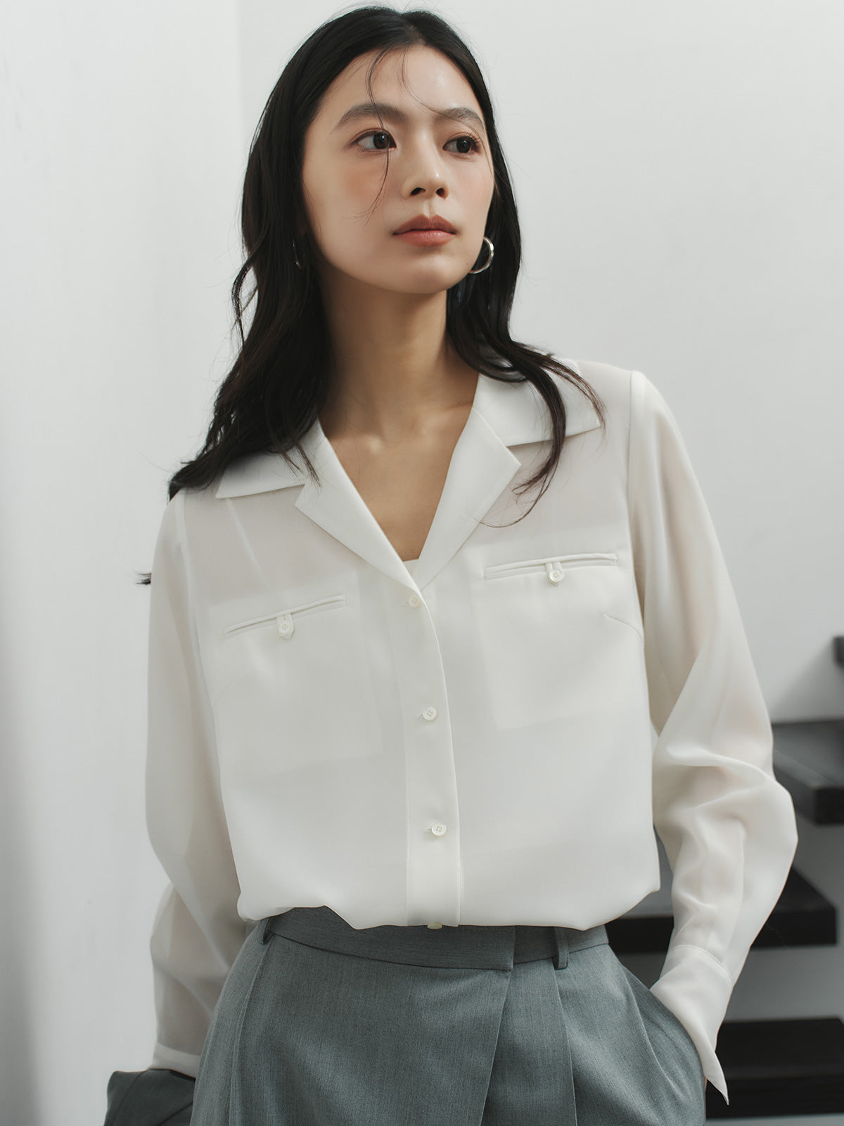 COLOR:WHITE