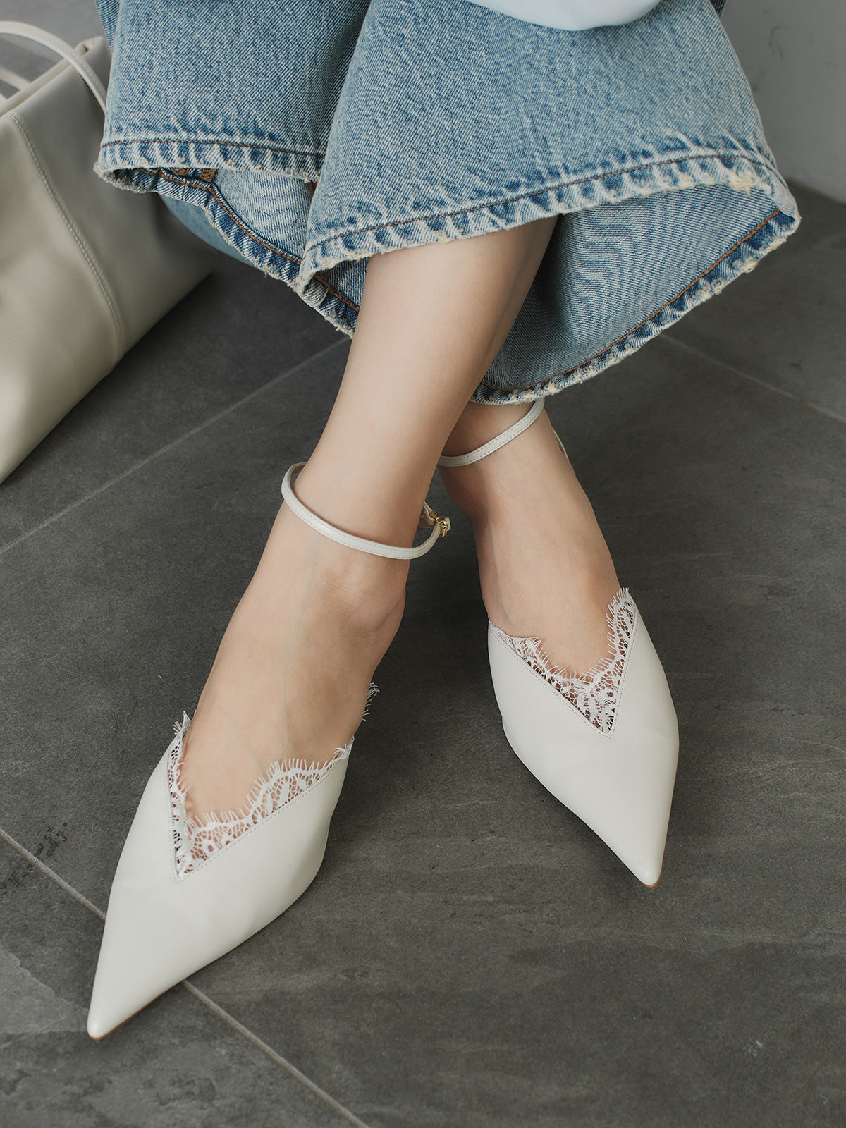 レーストリムパンプス