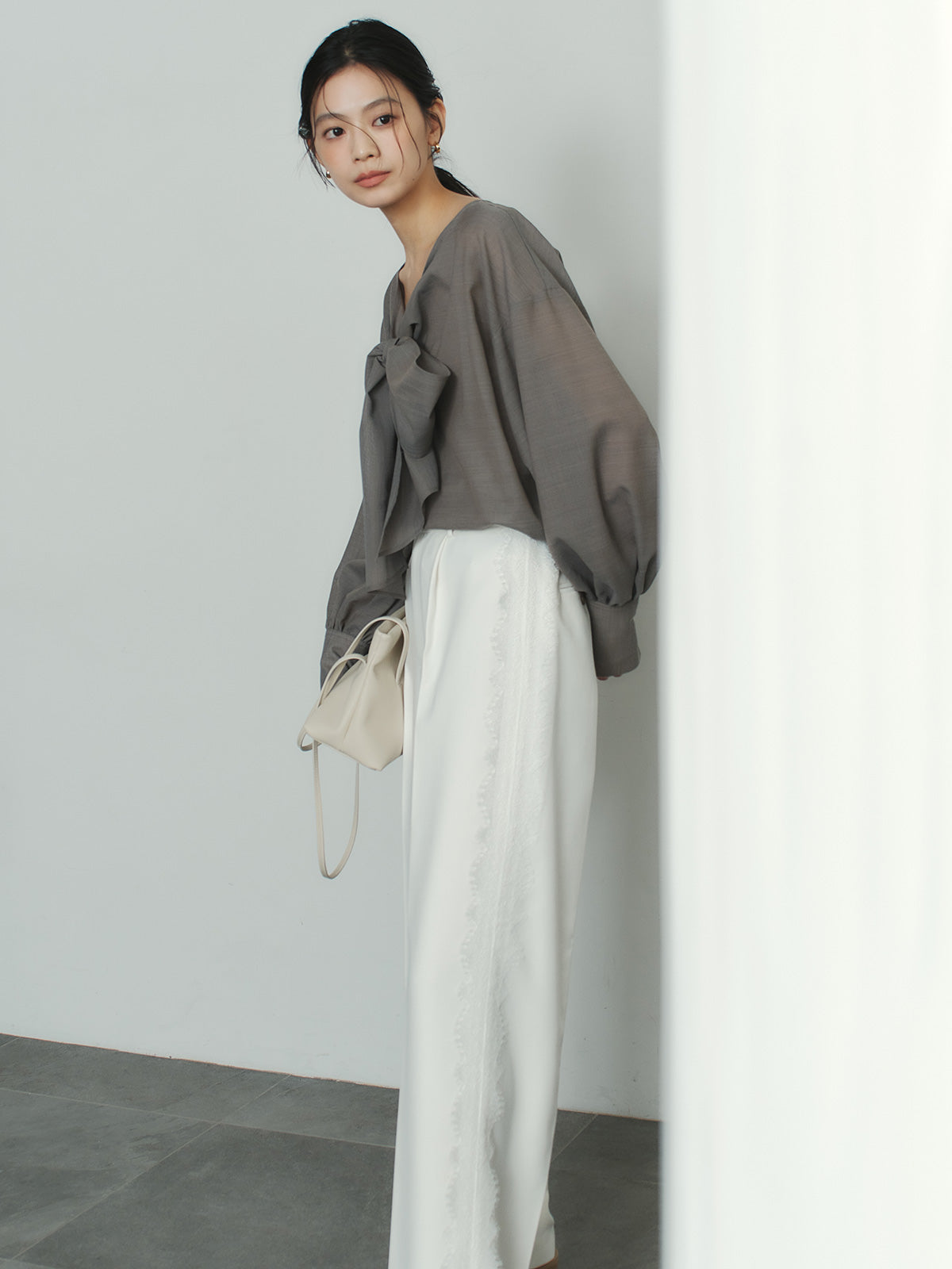 レーストリムタックパンツ