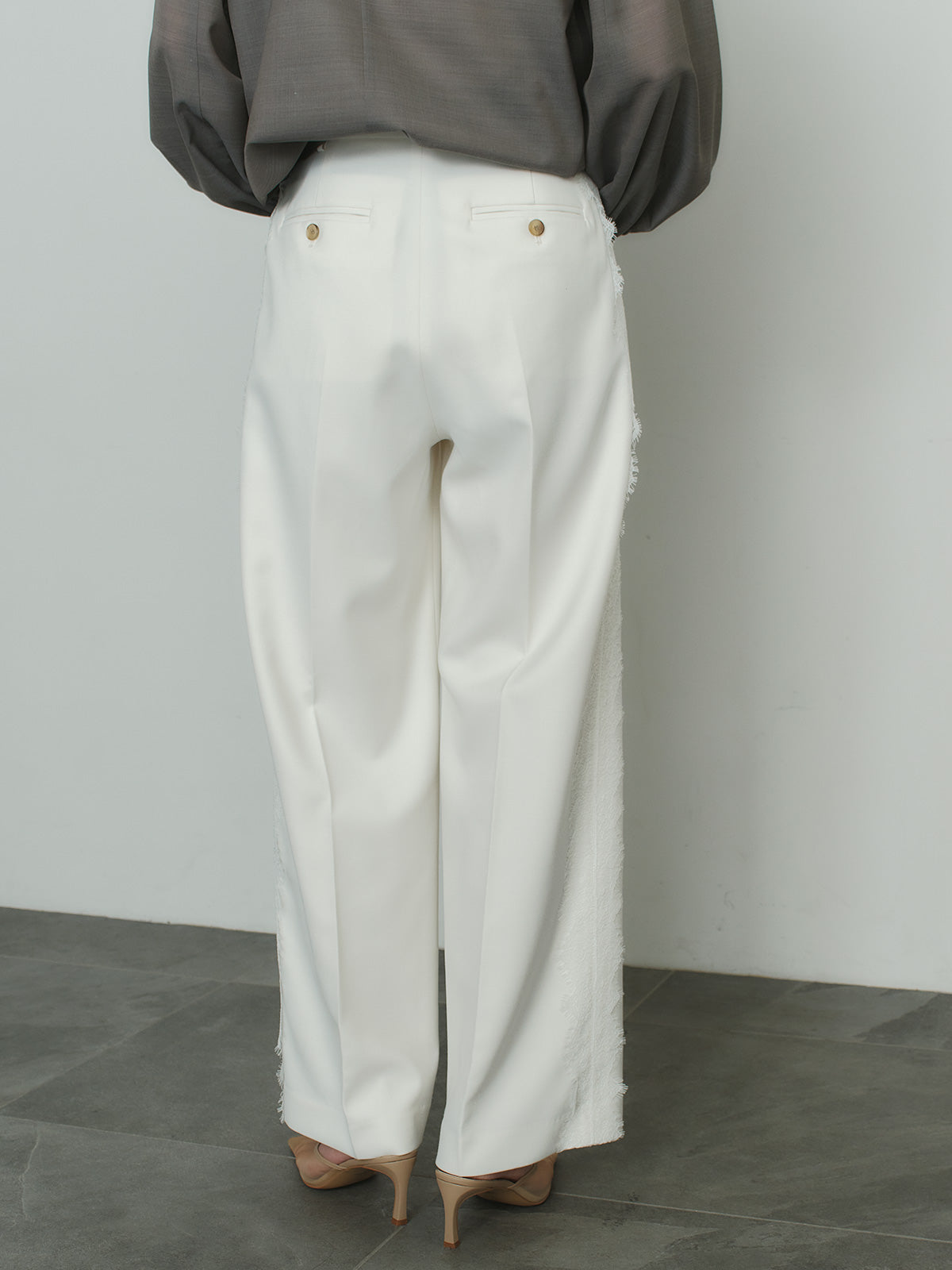 レーストリムタックパンツ