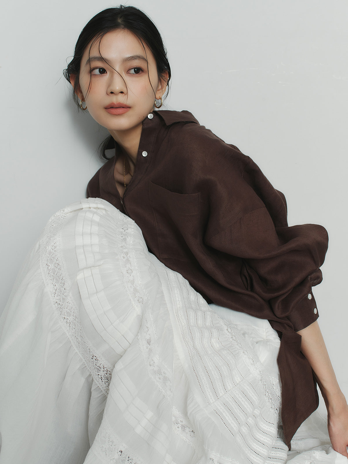 シンプルリネンシャツ