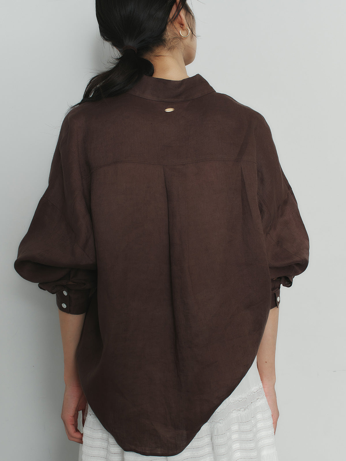 シンプルリネンシャツ